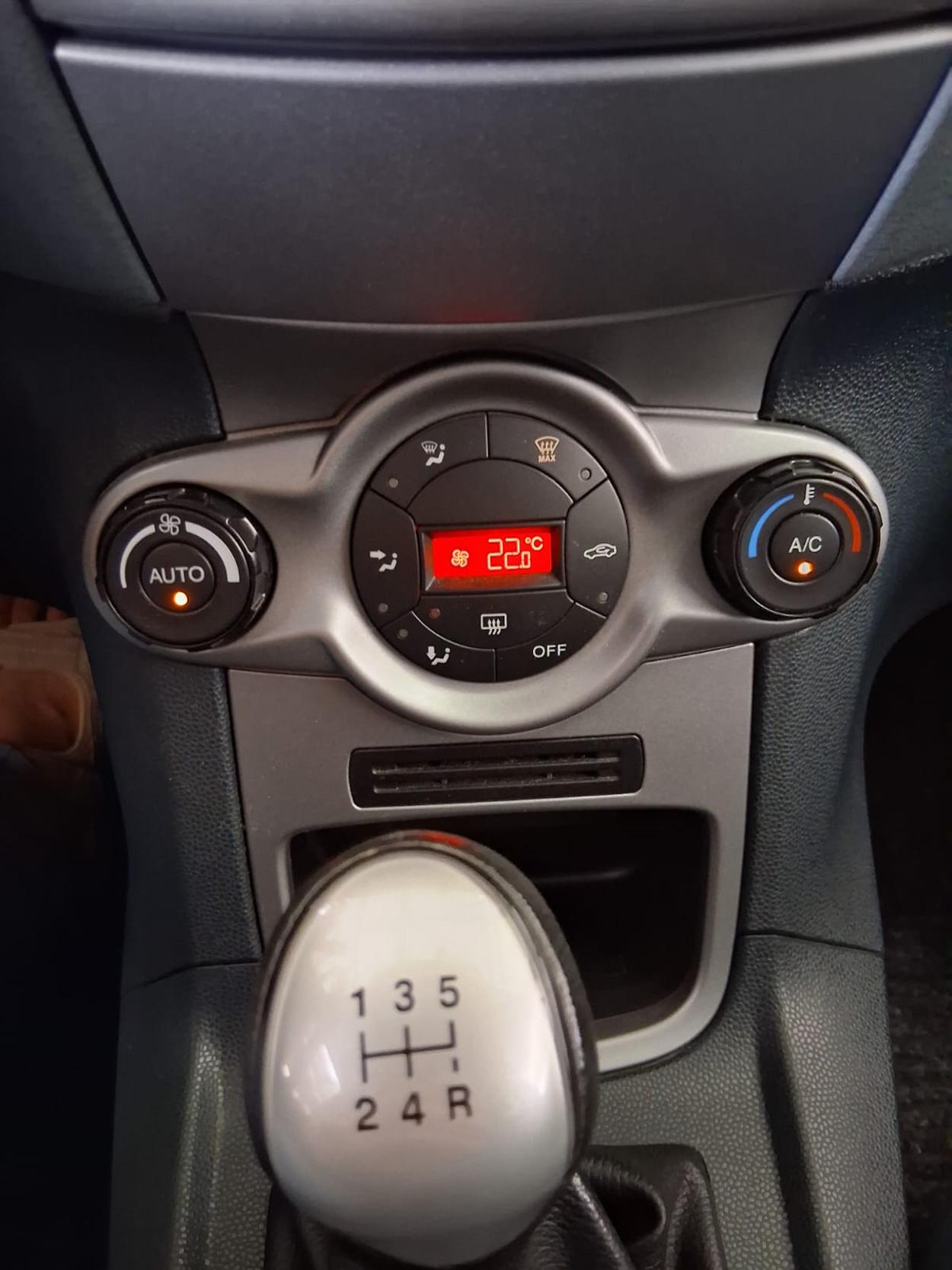 FORD Fiesta 1.4 16V Trend-image-10