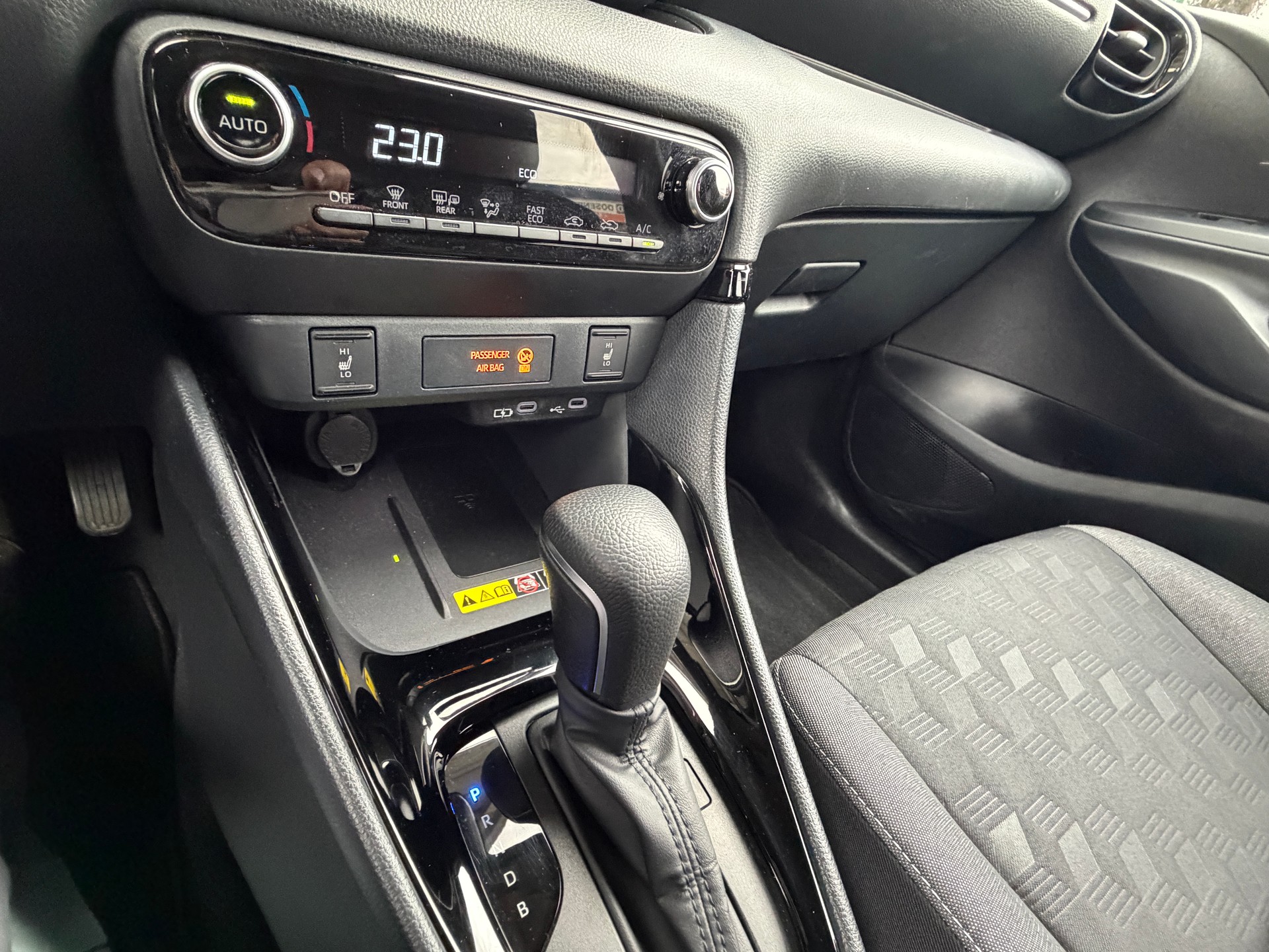 TOYOTA Yaris 1.5 Trend e-CVT-image-15