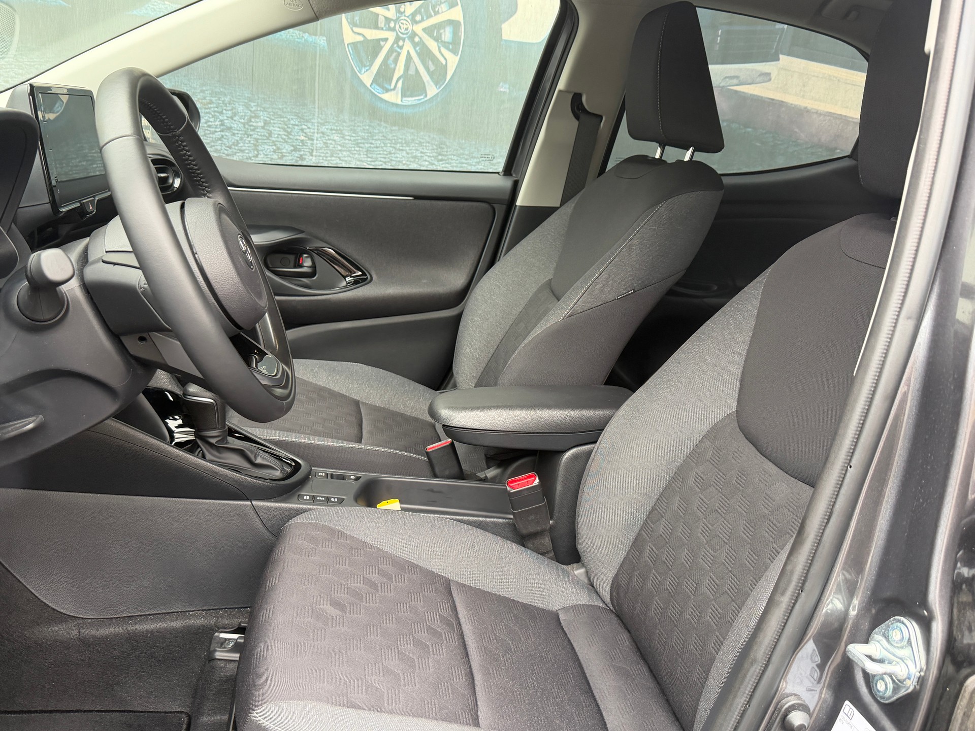 TOYOTA Yaris 1.5 Trend e-CVT-image-9