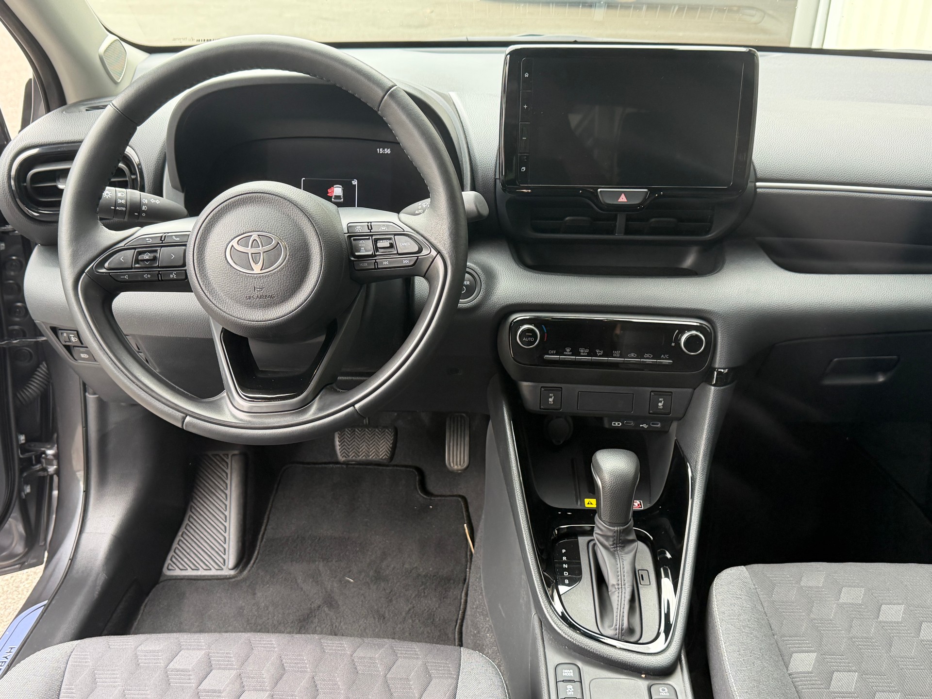 TOYOTA Yaris 1.5 Trend e-CVT-image-6