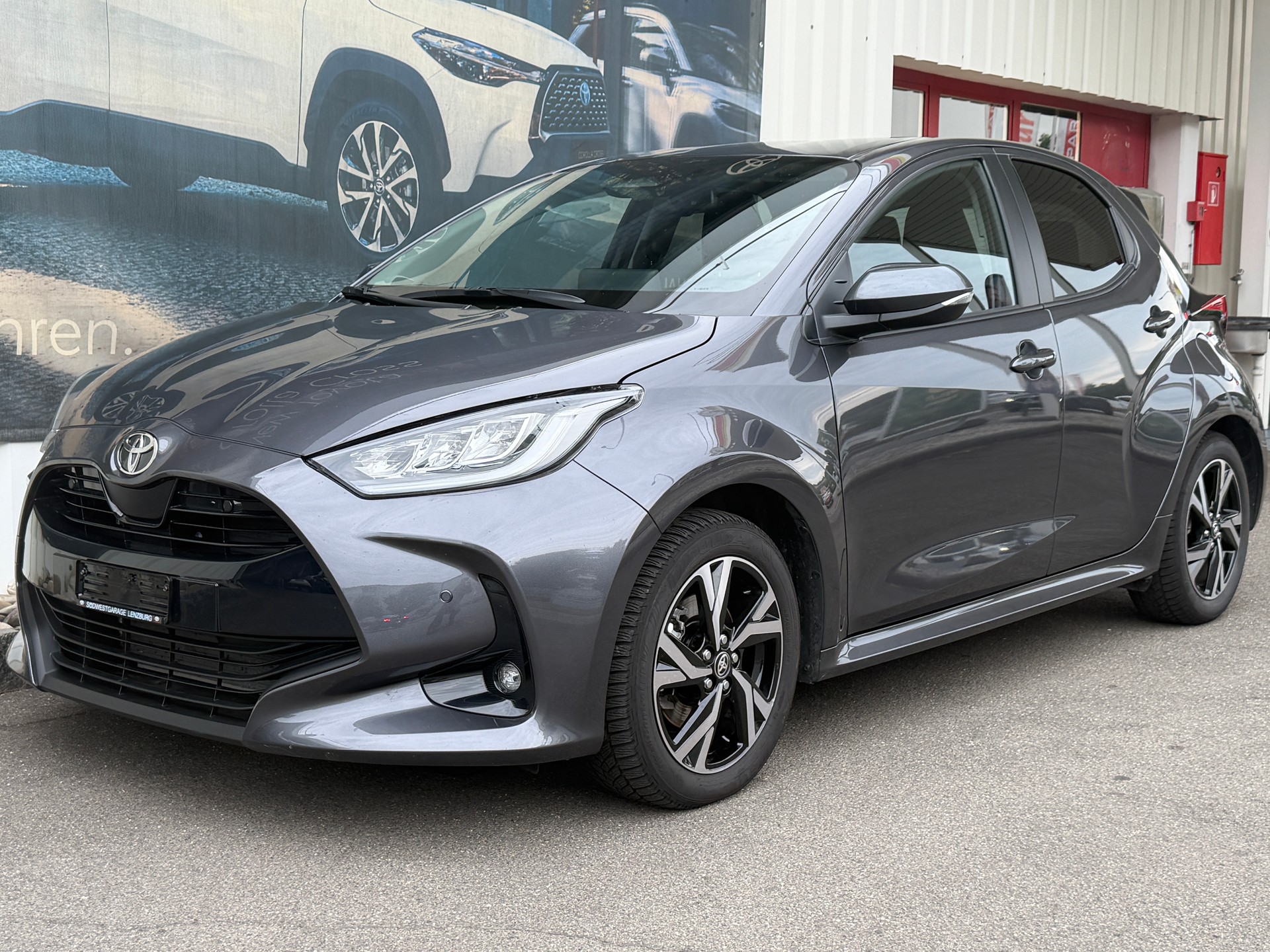 TOYOTA Yaris 1.5 Trend e-CVT-showroom-element-2