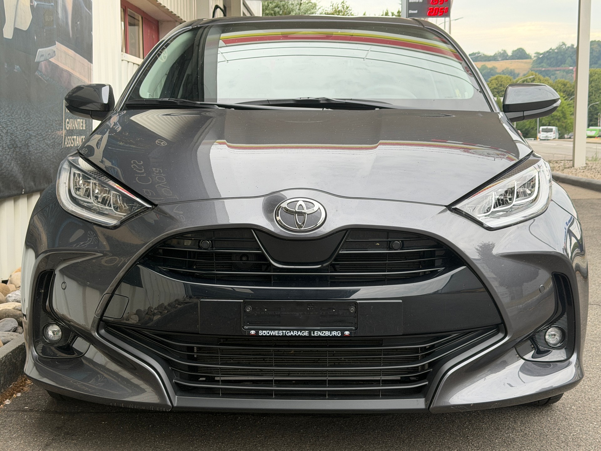 TOYOTA Yaris 1.5 Trend e-CVT-showroom-element-3