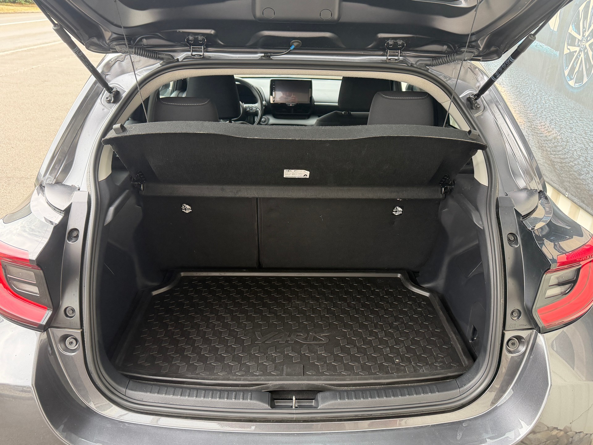 TOYOTA Yaris 1.5 Trend e-CVT-image-4