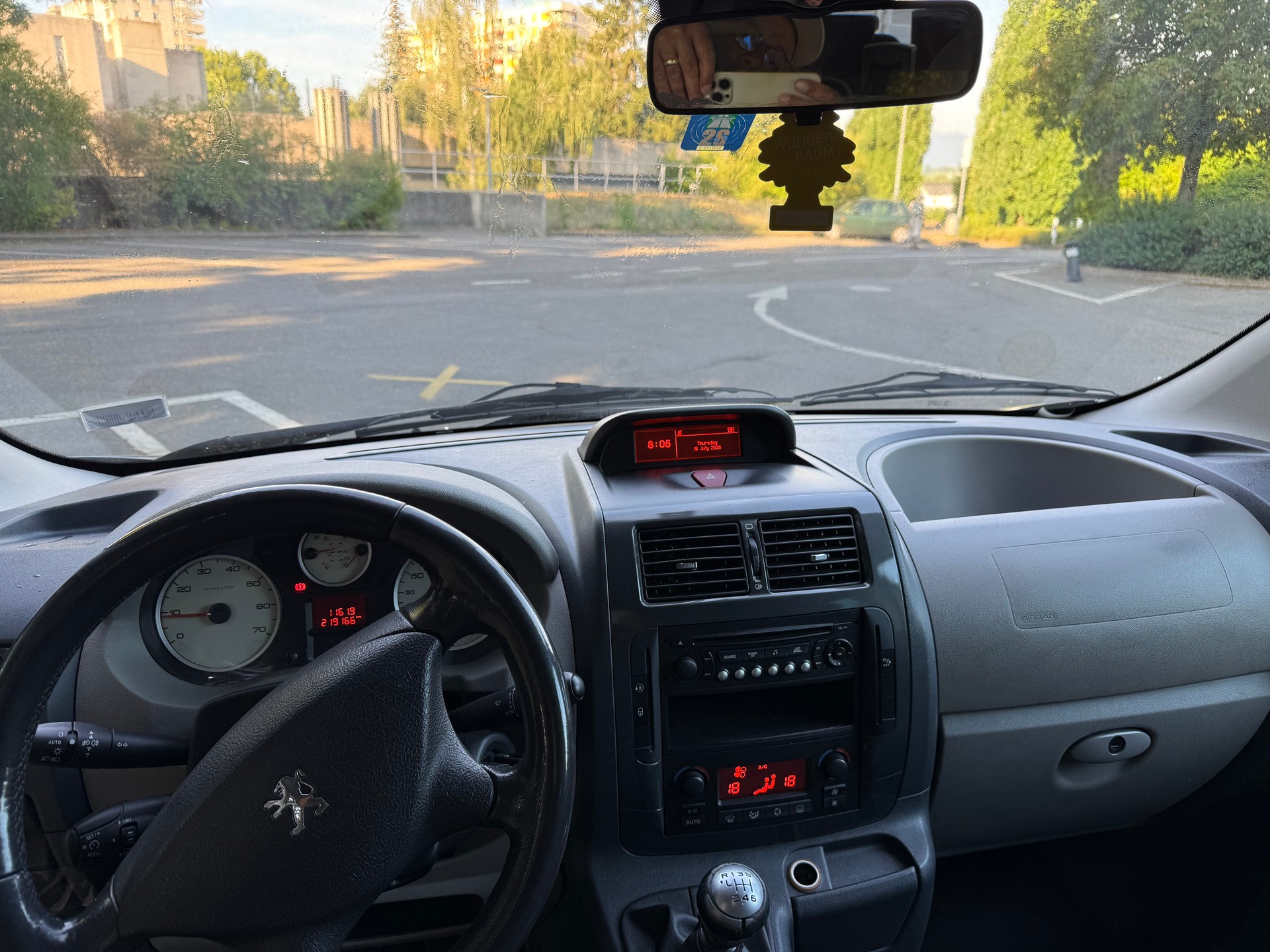 PEUGEOT Expert Tepee 2.0 HDi Confort L2-image-10
