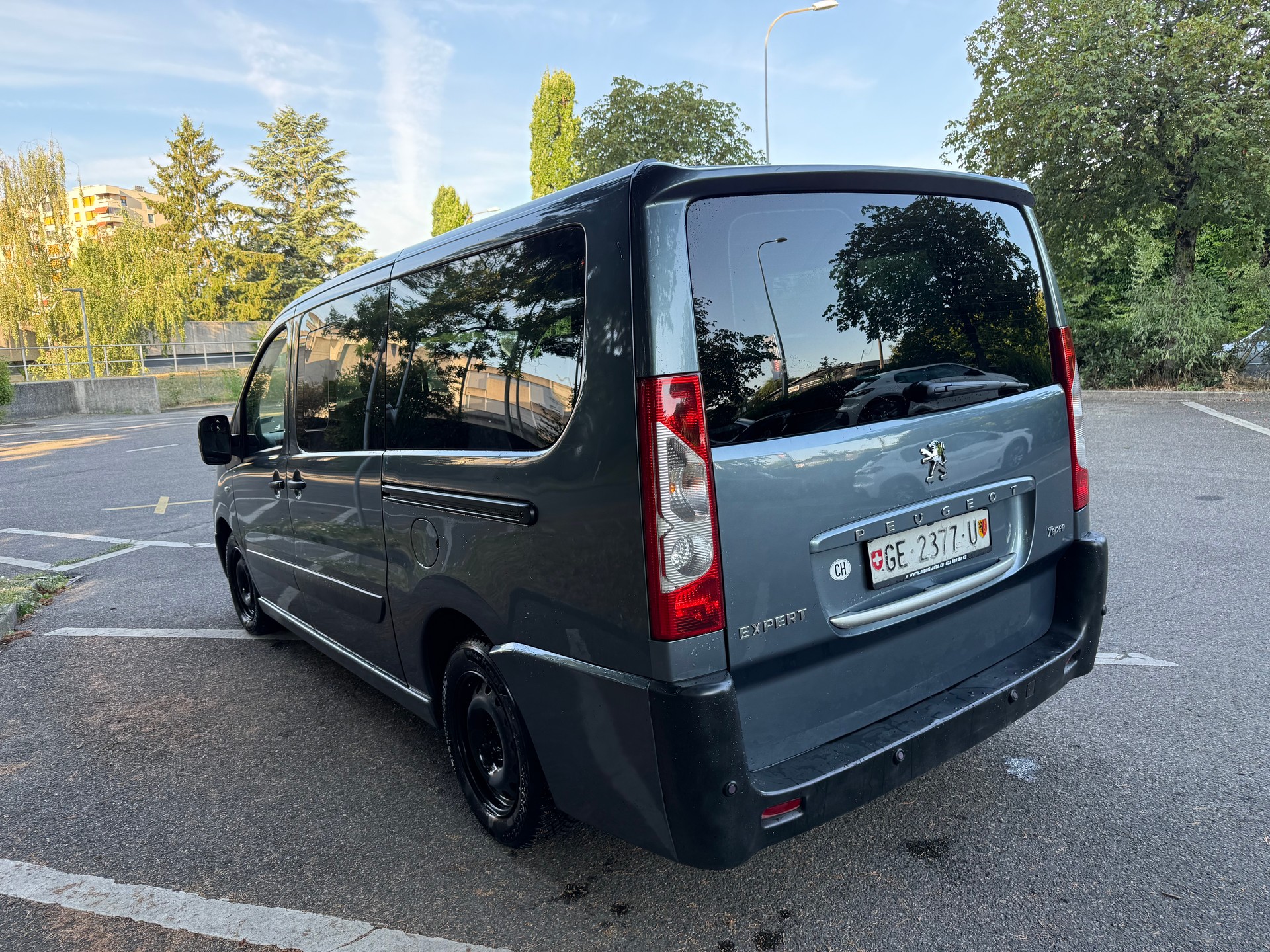 PEUGEOT Expert Tepee 2.0 HDi Confort L2-image-6