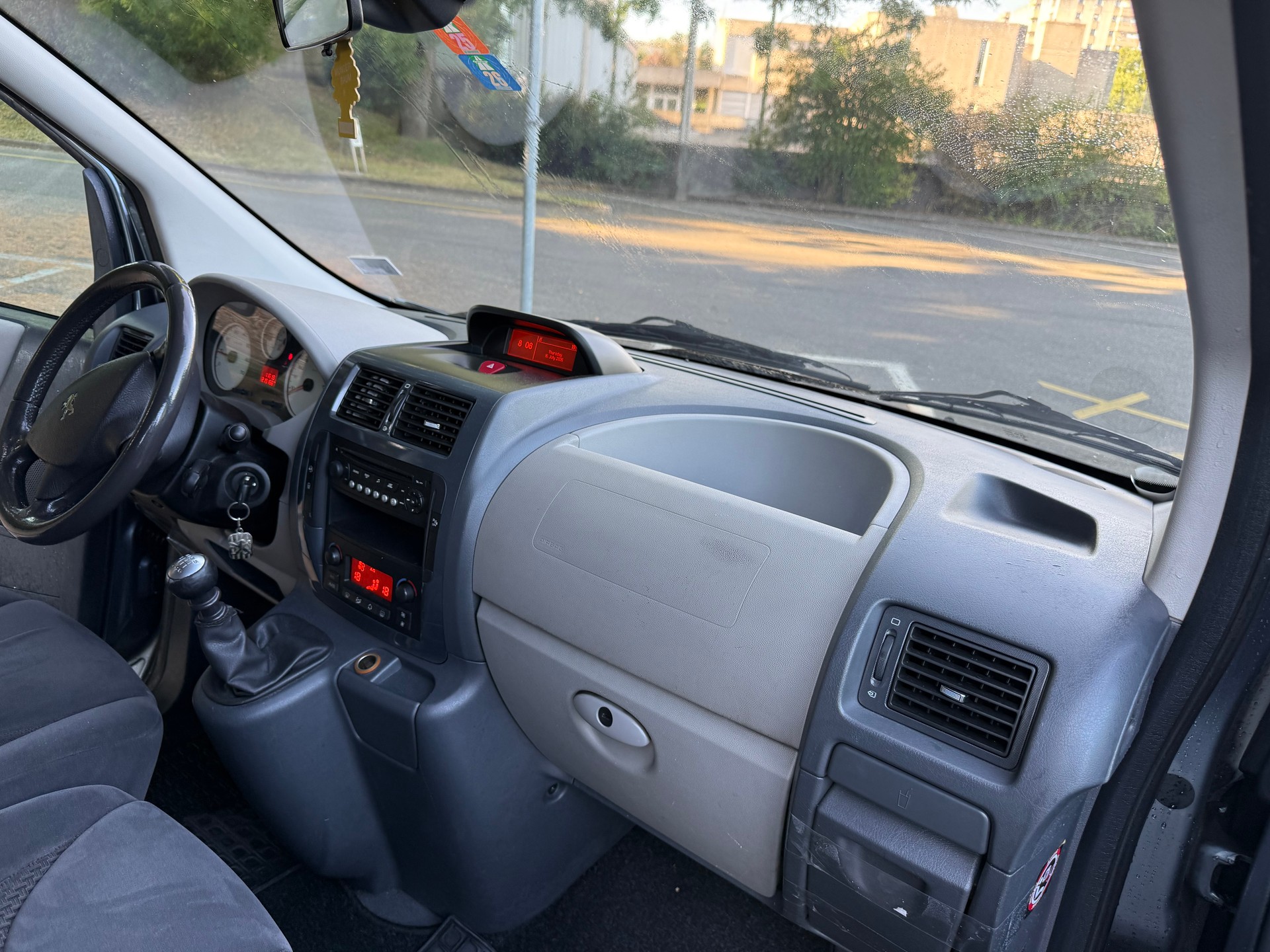 PEUGEOT Expert Tepee 2.0 HDi Confort L2-image-14