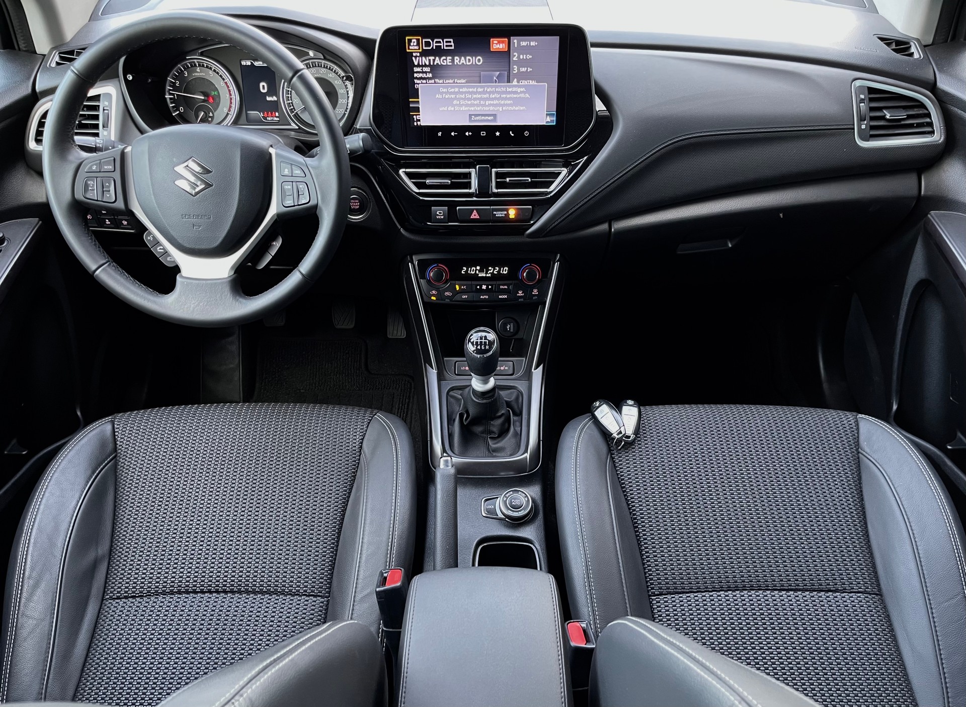 SUZUKI SX4 S-Cross 1.4 16V Compact Top Hybrid 4WD-image-9
