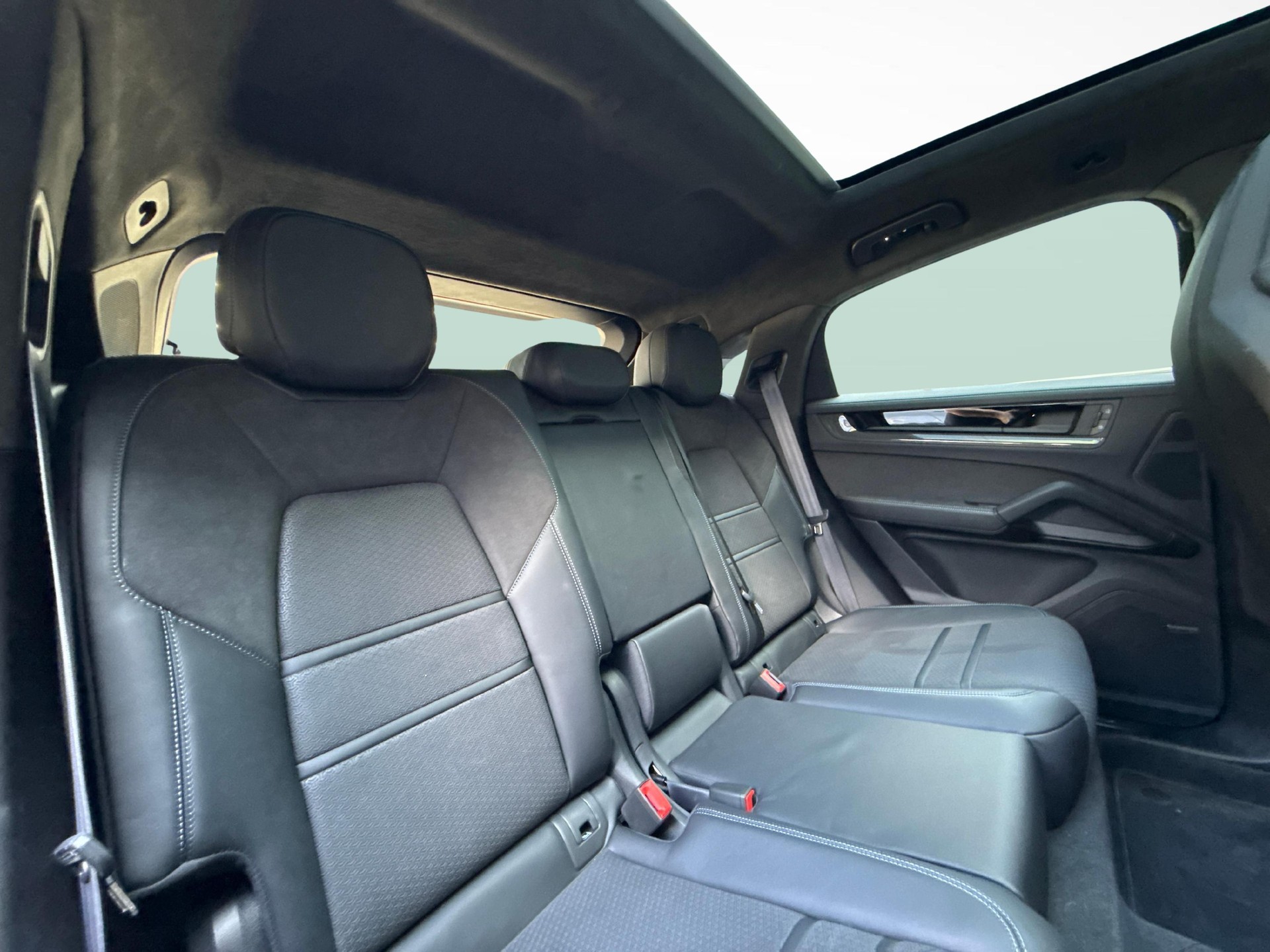 PORSCHE Cayenne Coupé 4.0 V8 GTS-image-9