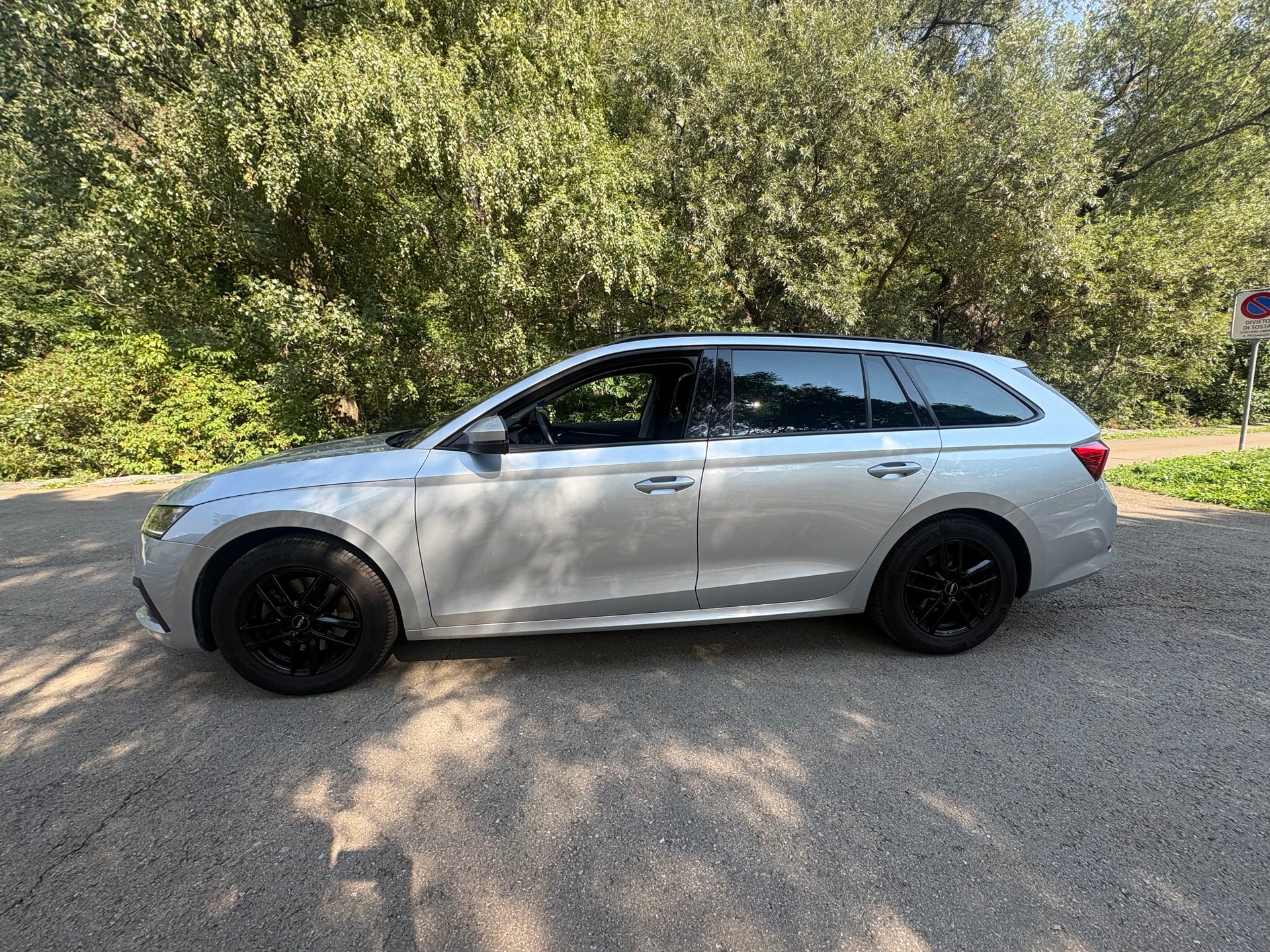 SKODA Octavia Combi 2.0 TDI DSG Ambition 4x4-image-10