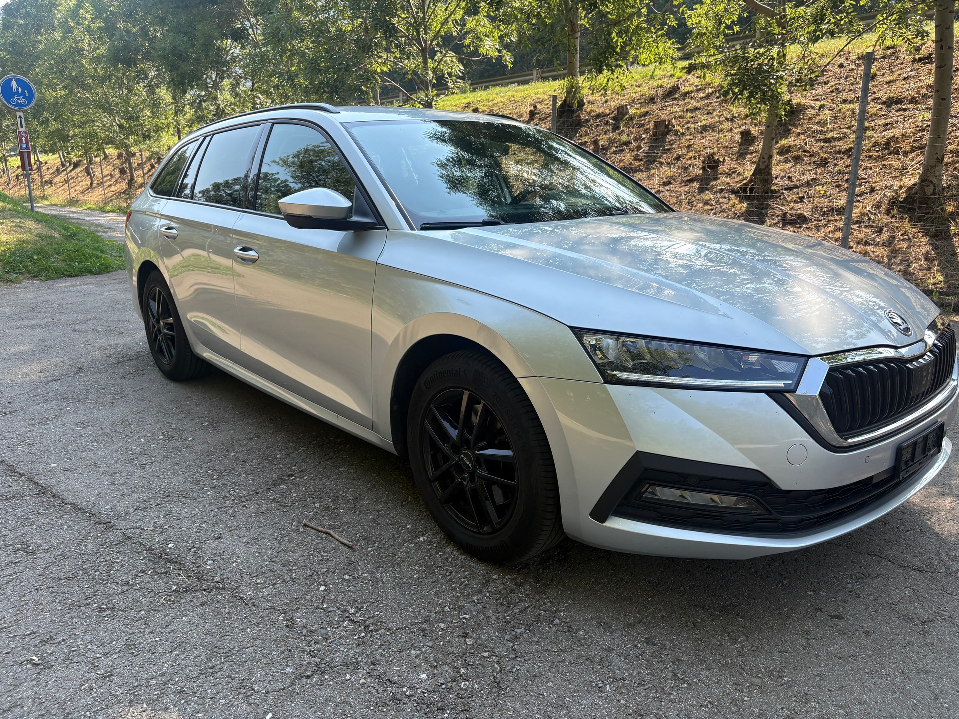 SKODA Octavia Combi 2.0 TDI DSG Ambition 4x4-image-5