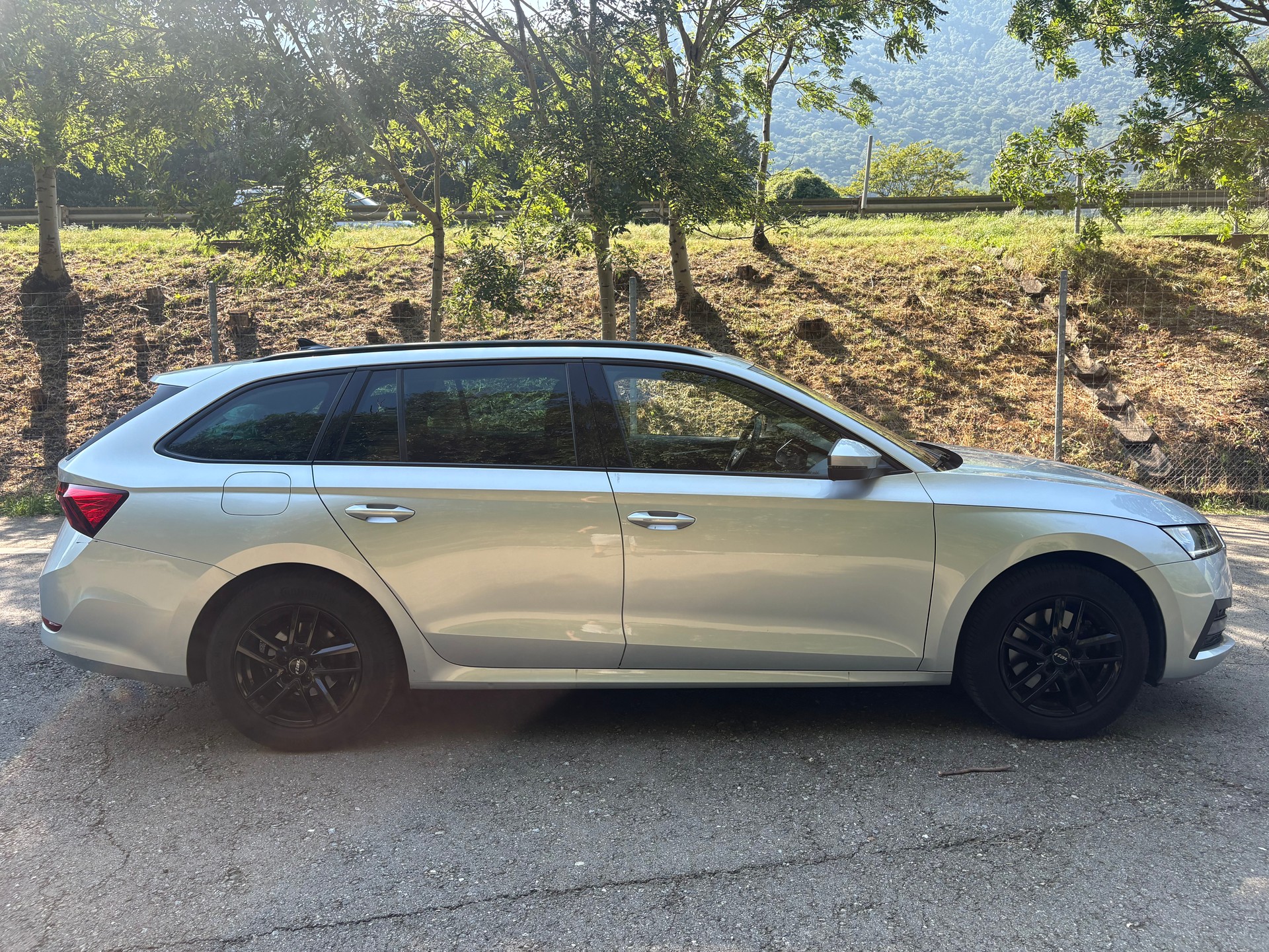 SKODA Octavia Combi 2.0 TDI DSG Ambition 4x4-image-6