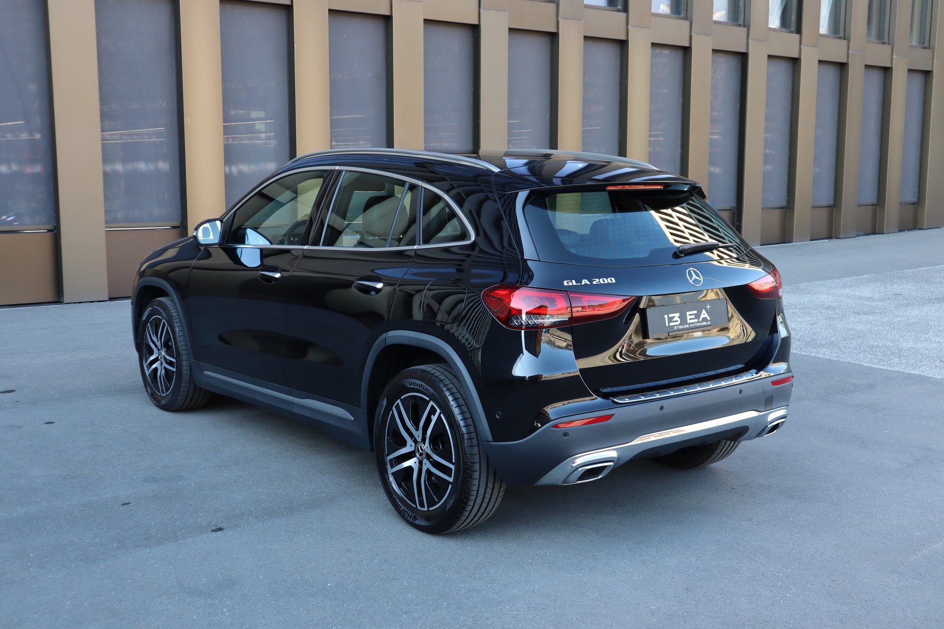 MERCEDES-BENZ GLA 200 Progressive 7G-DCT-image-4