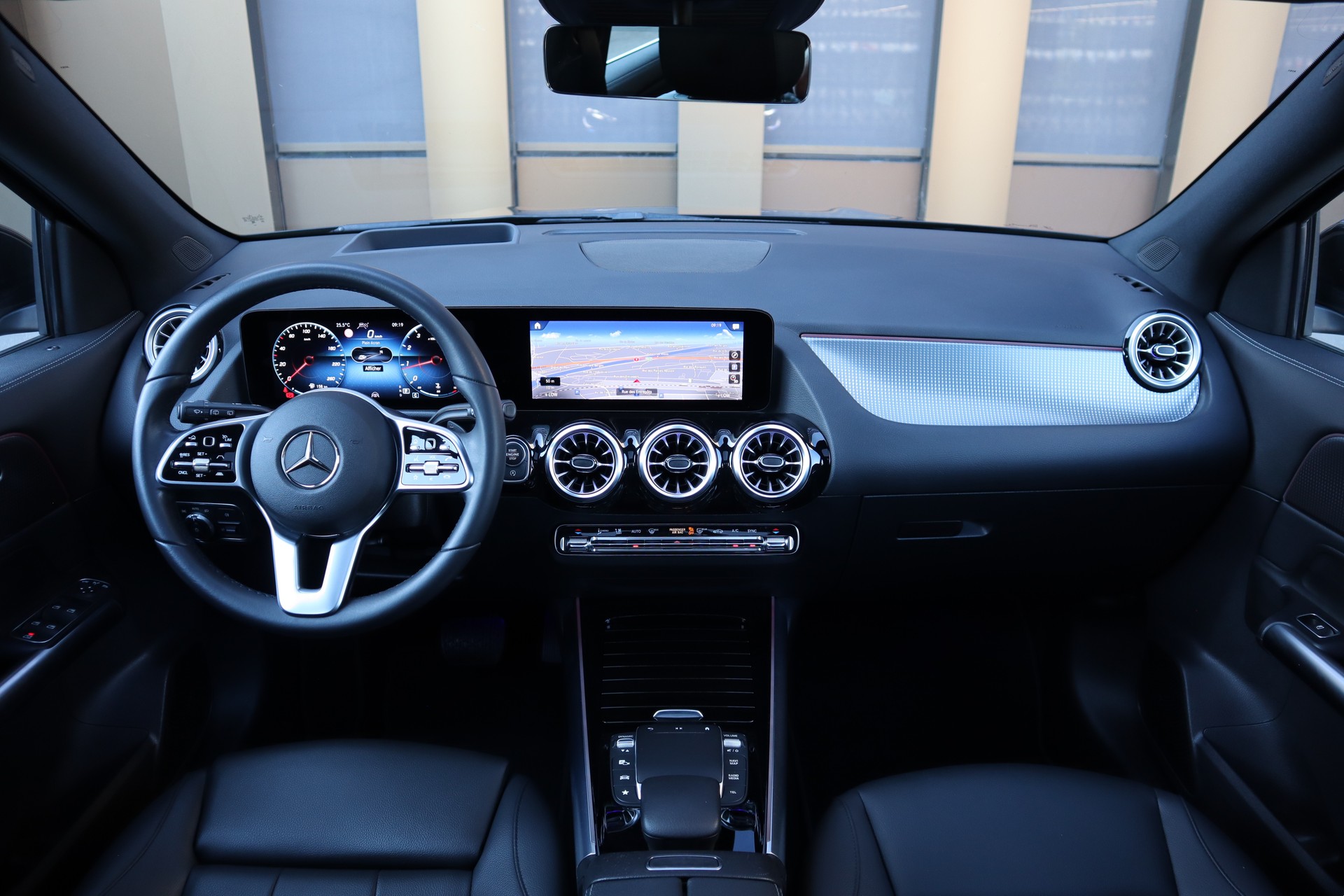MERCEDES-BENZ GLA 200 Progressive 7G-DCT-image-11