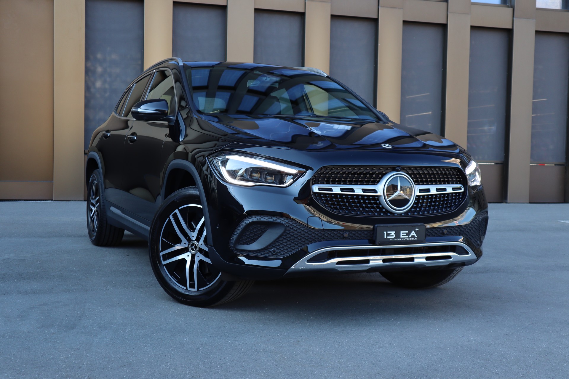 MERCEDES-BENZ GLA 200 Progressive 7G-DCT