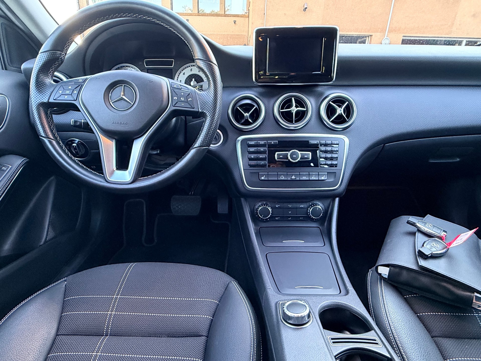 MERCEDES-BENZ A 250 Style 7G-DCT-image-10