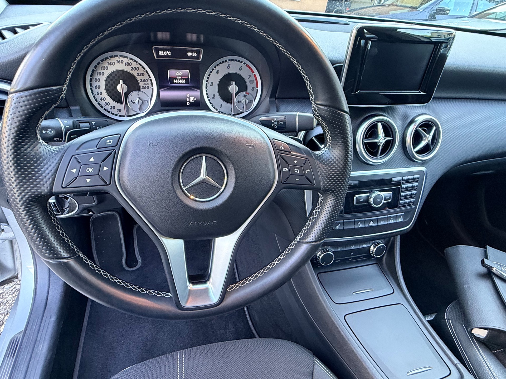 MERCEDES-BENZ A 250 Style 7G-DCT-image-12