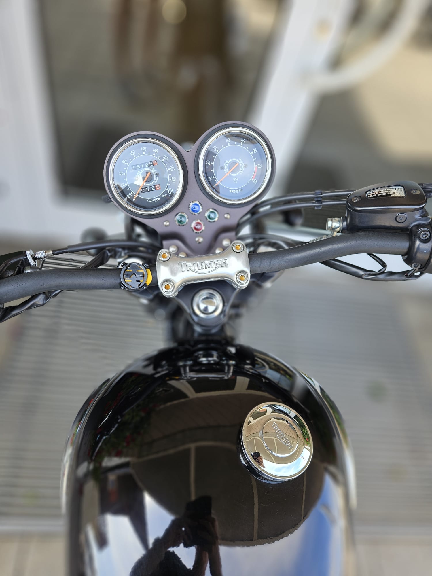 TRIUMPH Bonneville 800-image-10