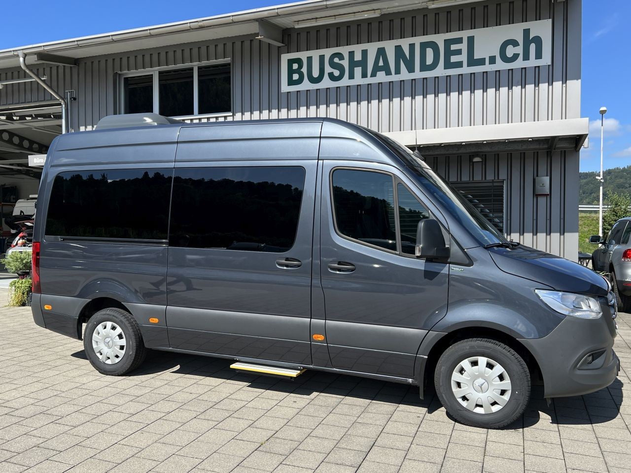 MERCEDES-BENZ VIP Kleinbus mit 13 Sitzplätzen