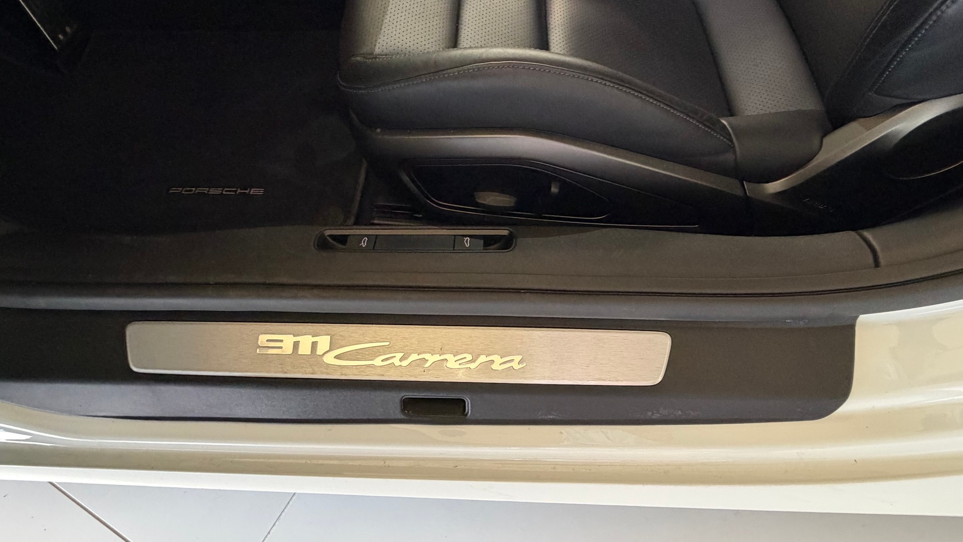 PORSCHE Carrera PDK white edition-image-15