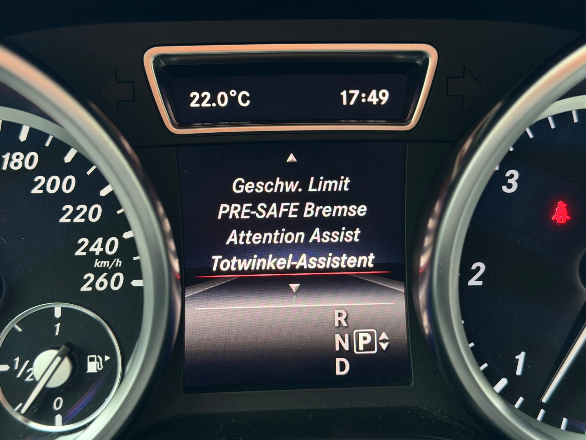 MERCEDES-BENZ ML 350 BlueTEC Executive 4Matic AHK 3.5T-image-21