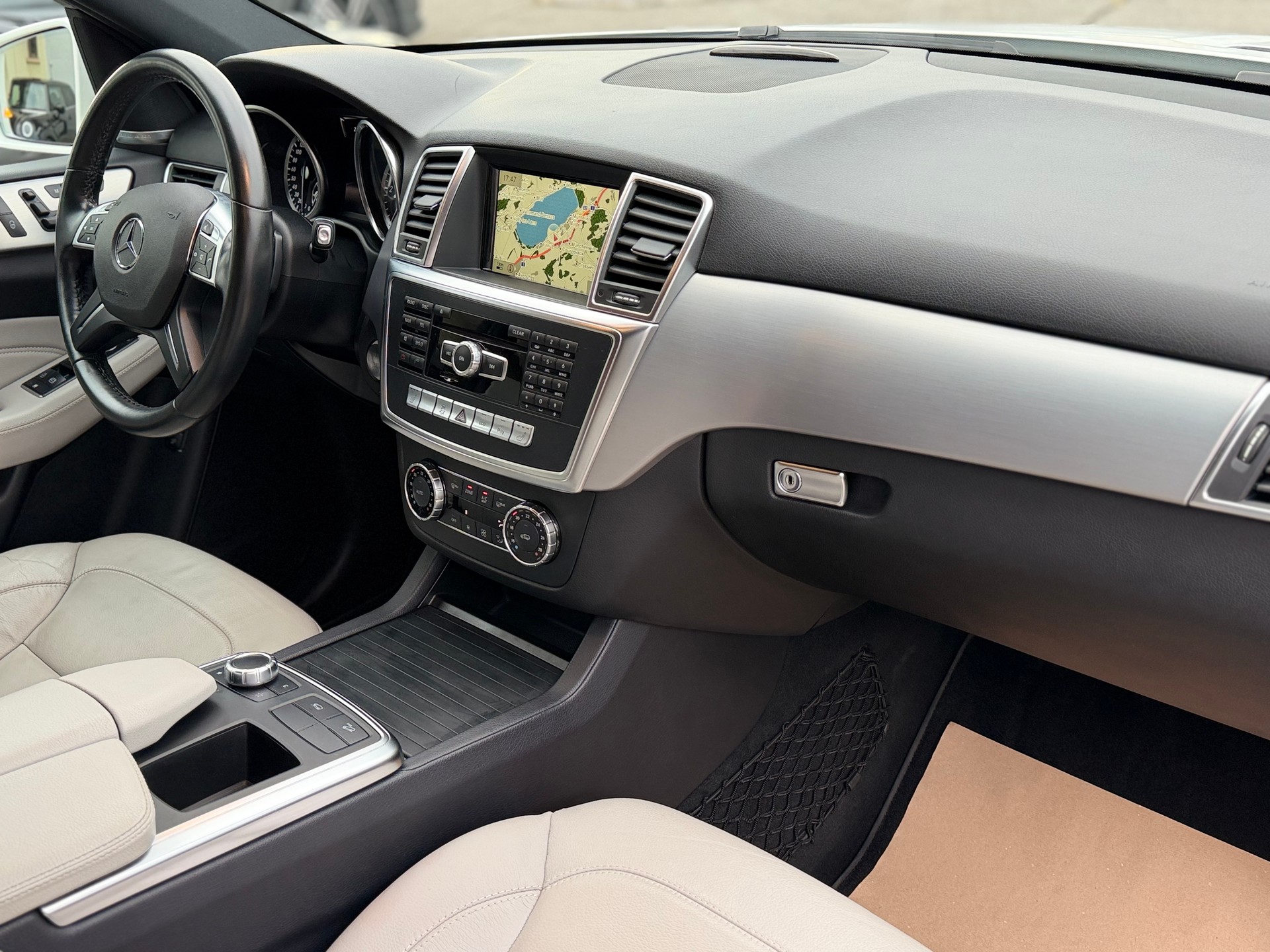 MERCEDES-BENZ ML 350 BlueTEC Executive 4Matic AHK 3.5T-image-15