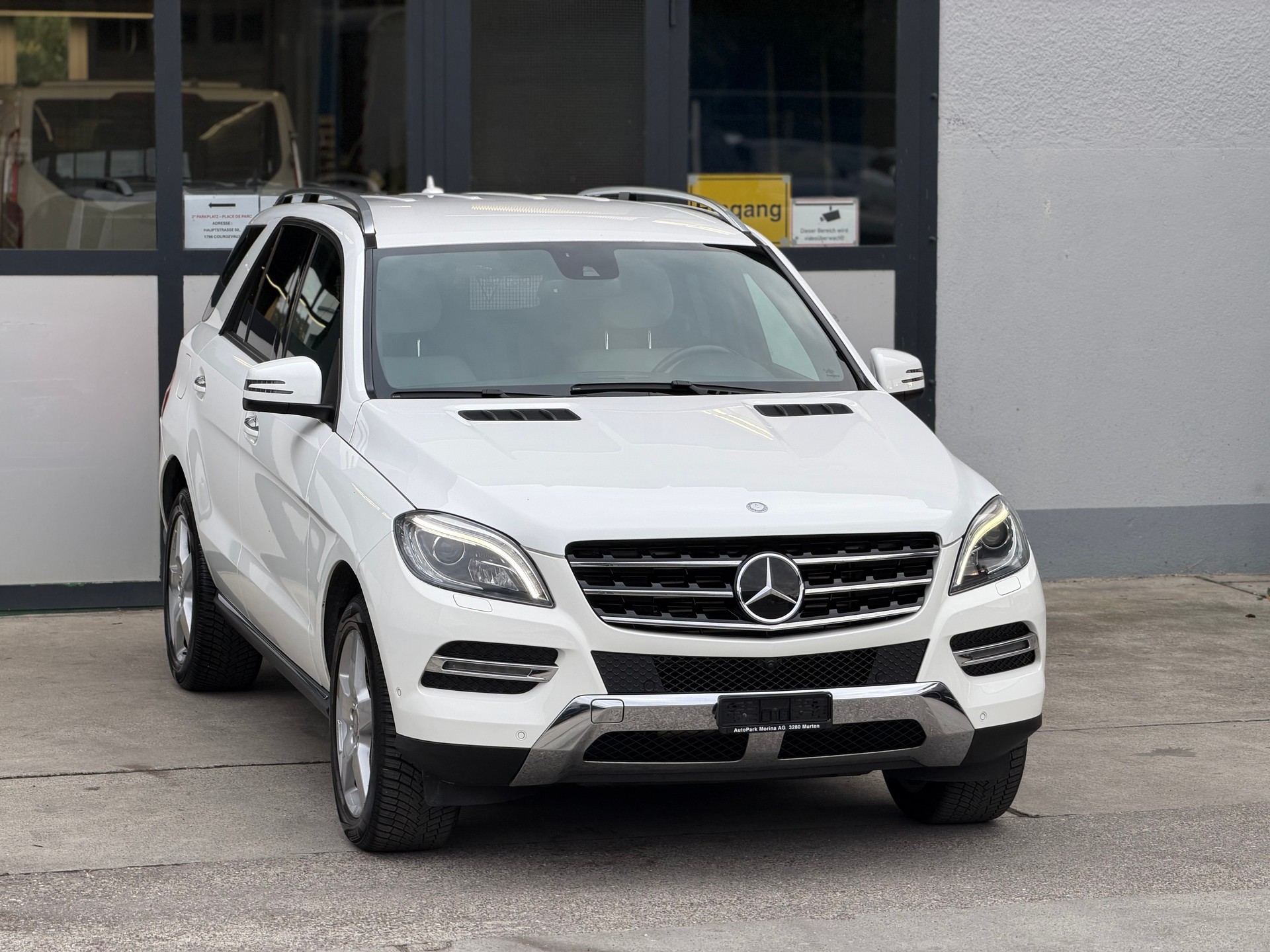 MERCEDES-BENZ ML 350 BlueTEC Executive 4Matic AHK 3.5T-showroom-element-3