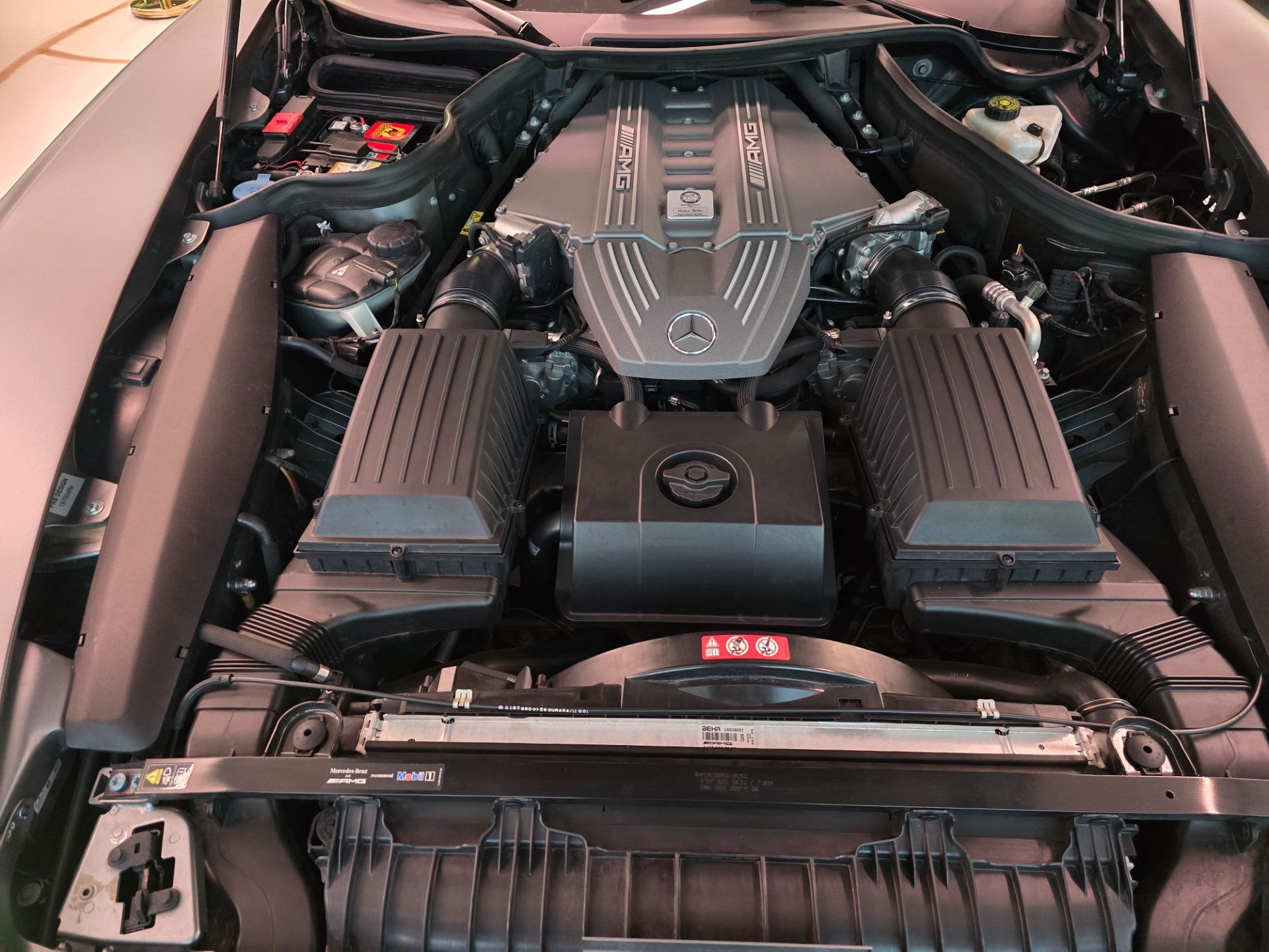 MERCEDES-BENZ SLS 63 AMG Speedshift-image-15
