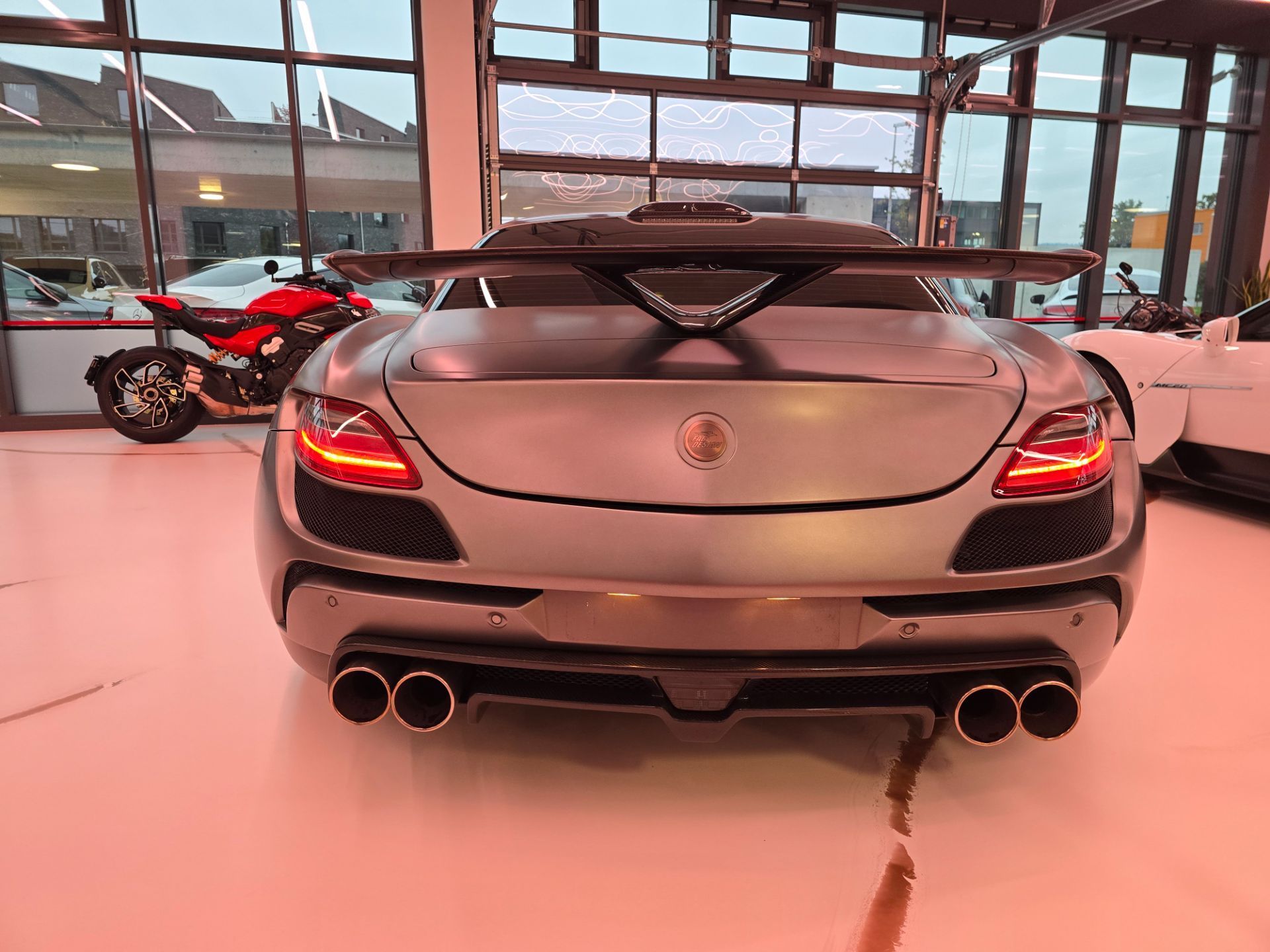MERCEDES-BENZ SLS 63 AMG Speedshift-image-6