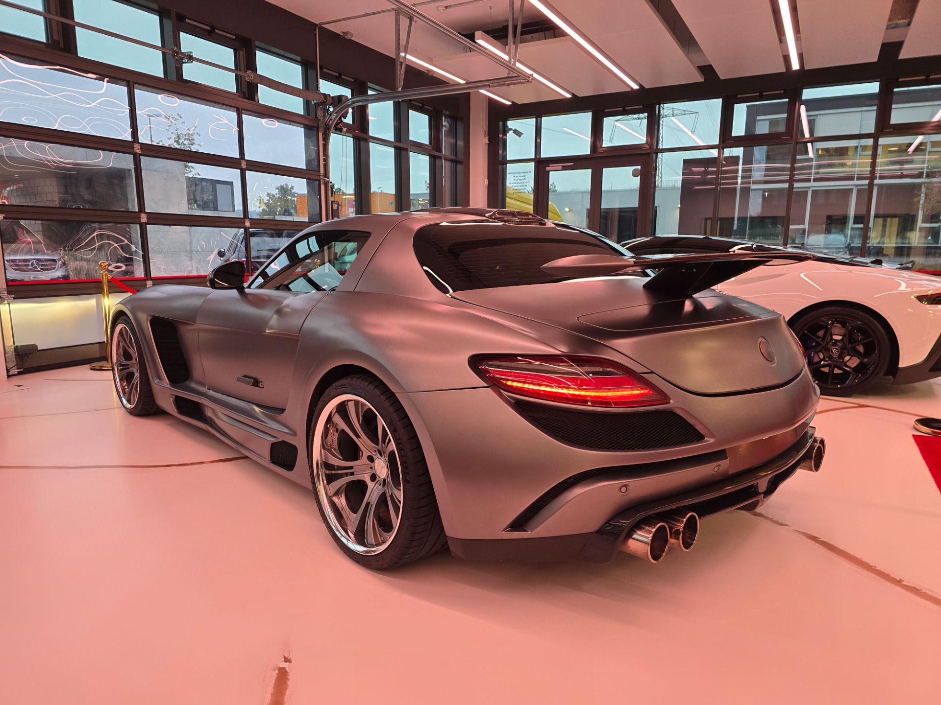 MERCEDES-BENZ SLS 63 AMG Speedshift-showroom-element-3