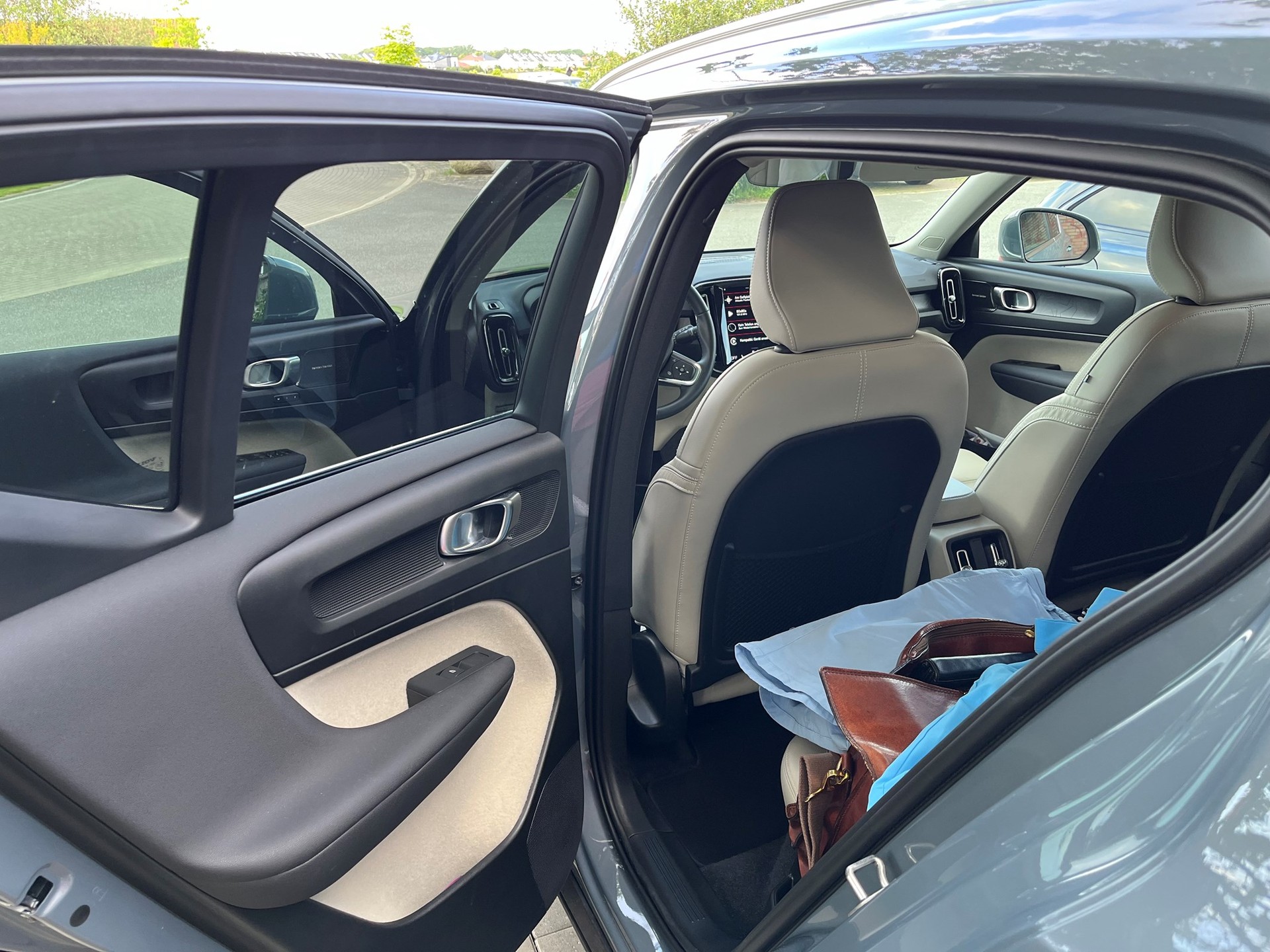 VOLVO XC40 T5 PHEV Ultimate Bright DCT-image-5