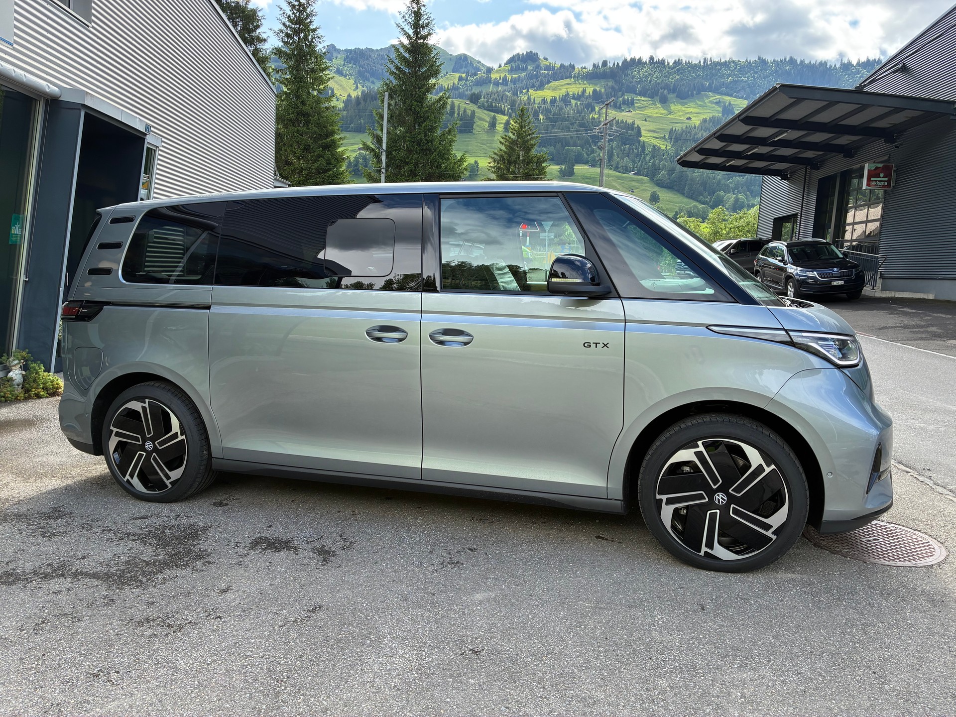 VW ID.Buzz LWB GTX 4 Motion-image-5