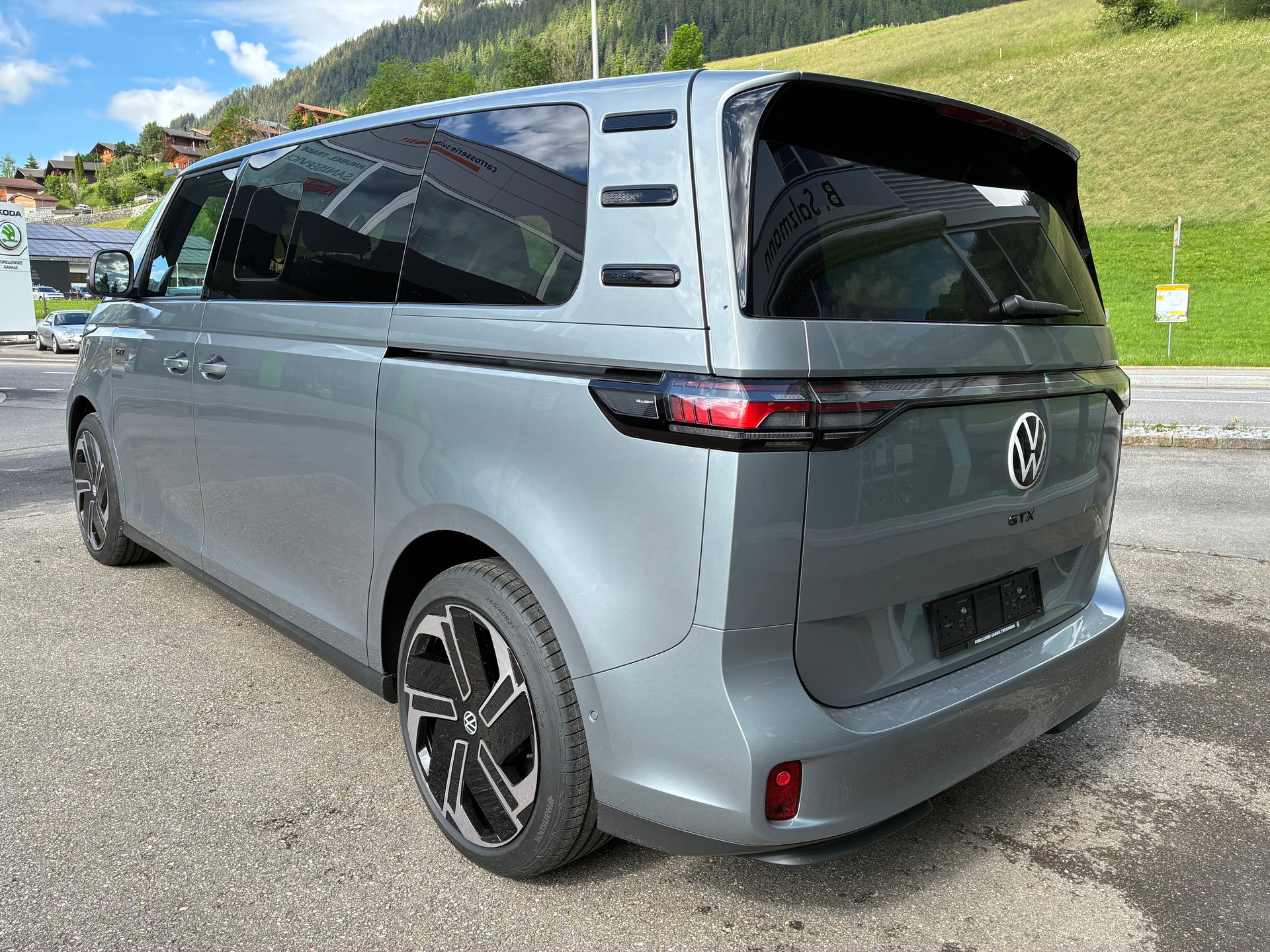 VW ID.Buzz LWB GTX 4 Motion-image-3