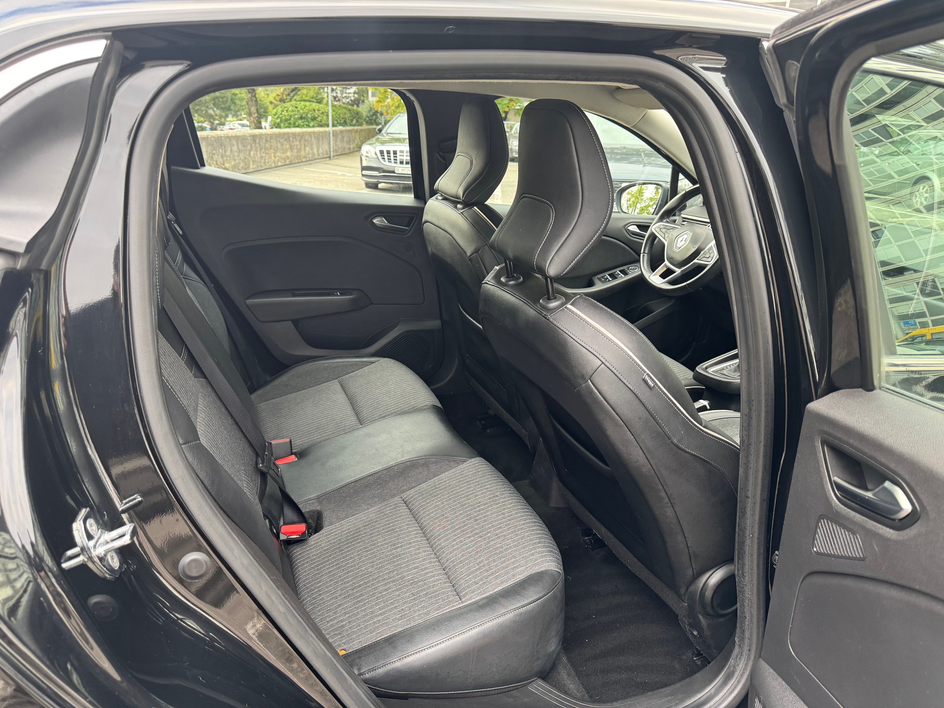 RENAULT Clio 1.0 Intens CVT-image-11