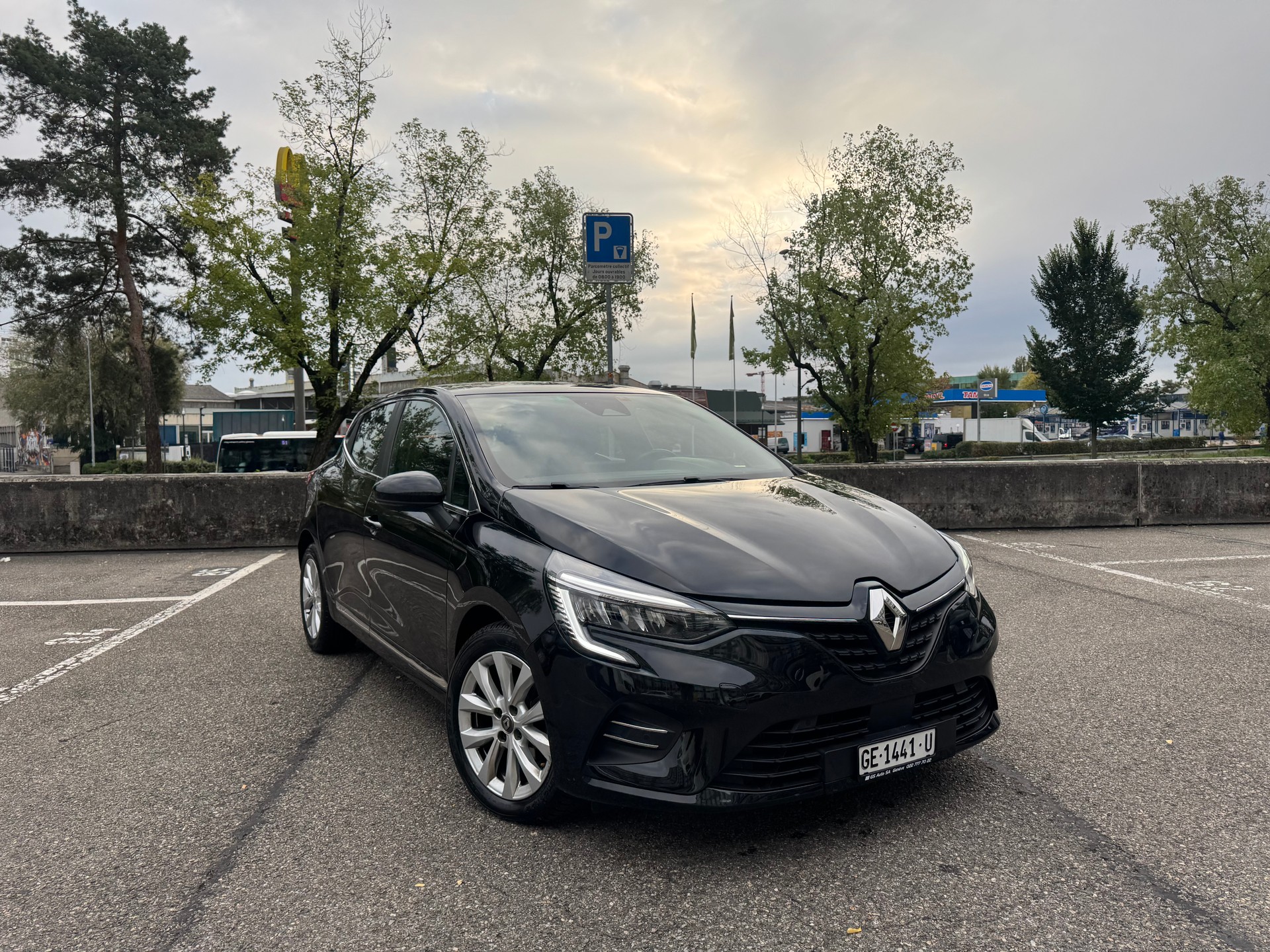 RENAULT Clio 1.0 Intens CVT-image-1