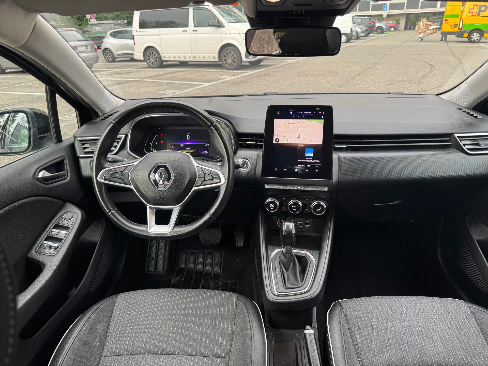 RENAULT Clio 1.0 Intens CVT-image-14