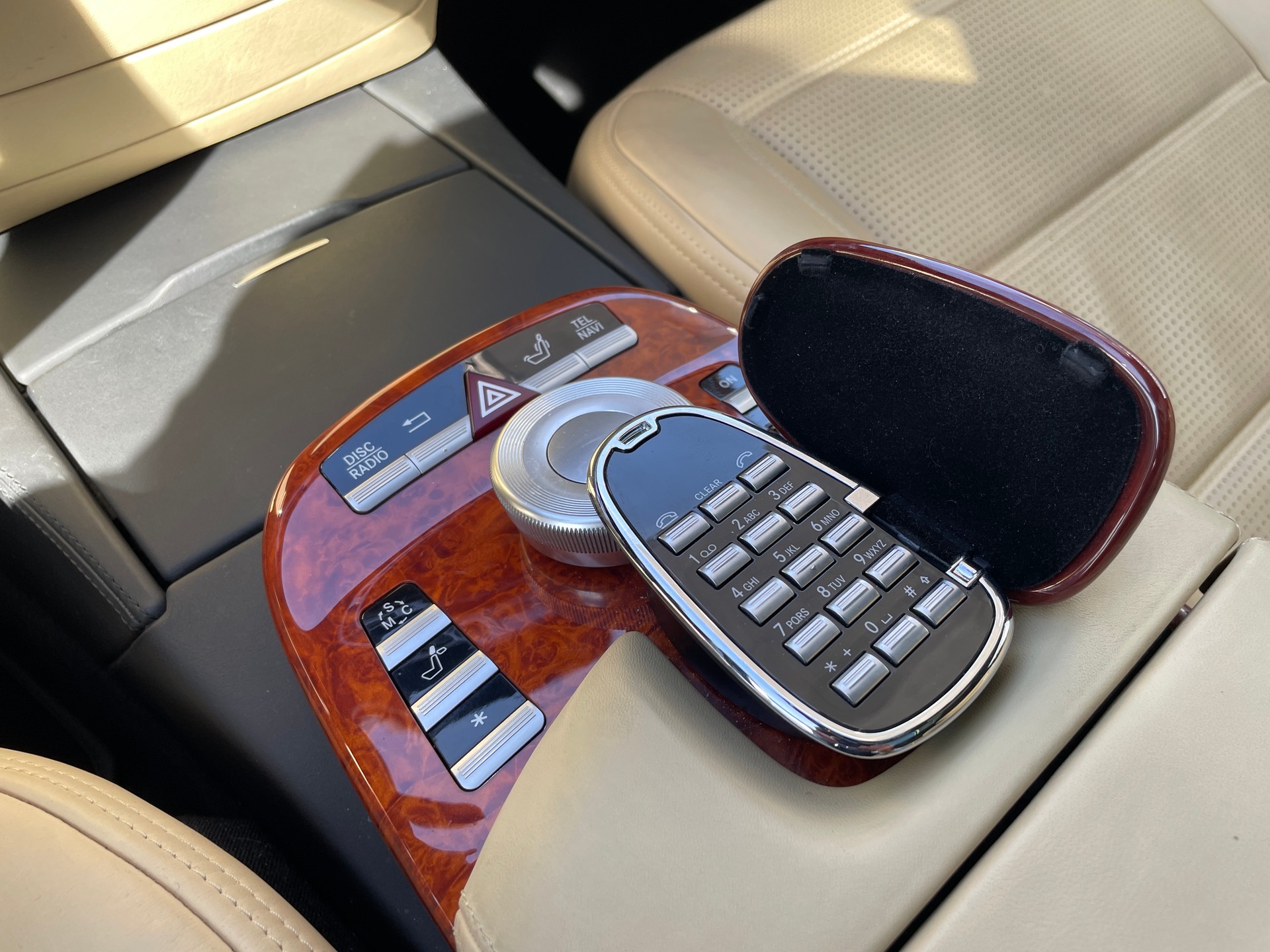 MERCEDES-BENZ S 65 AMG-image-13