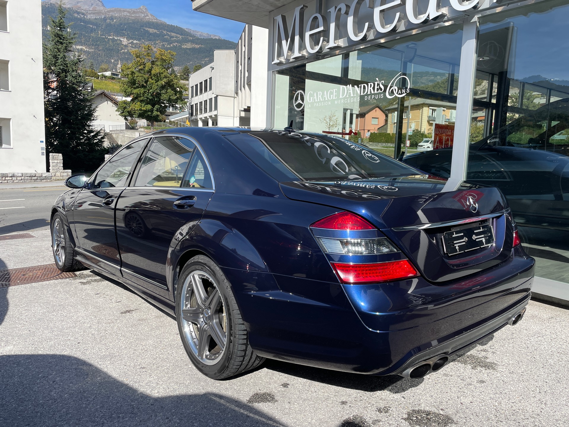 MERCEDES-BENZ S 65 AMG-showroom-element-2