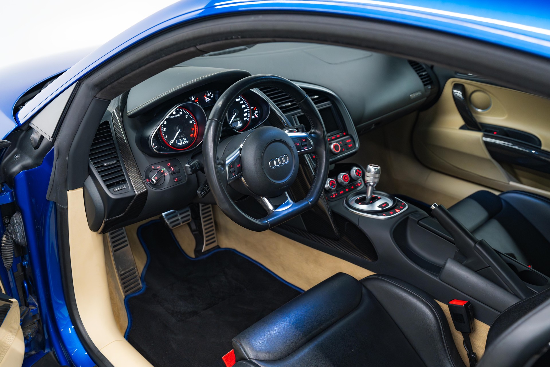 AUDI R8 Coupé 5.2 R-Tronic-image-6