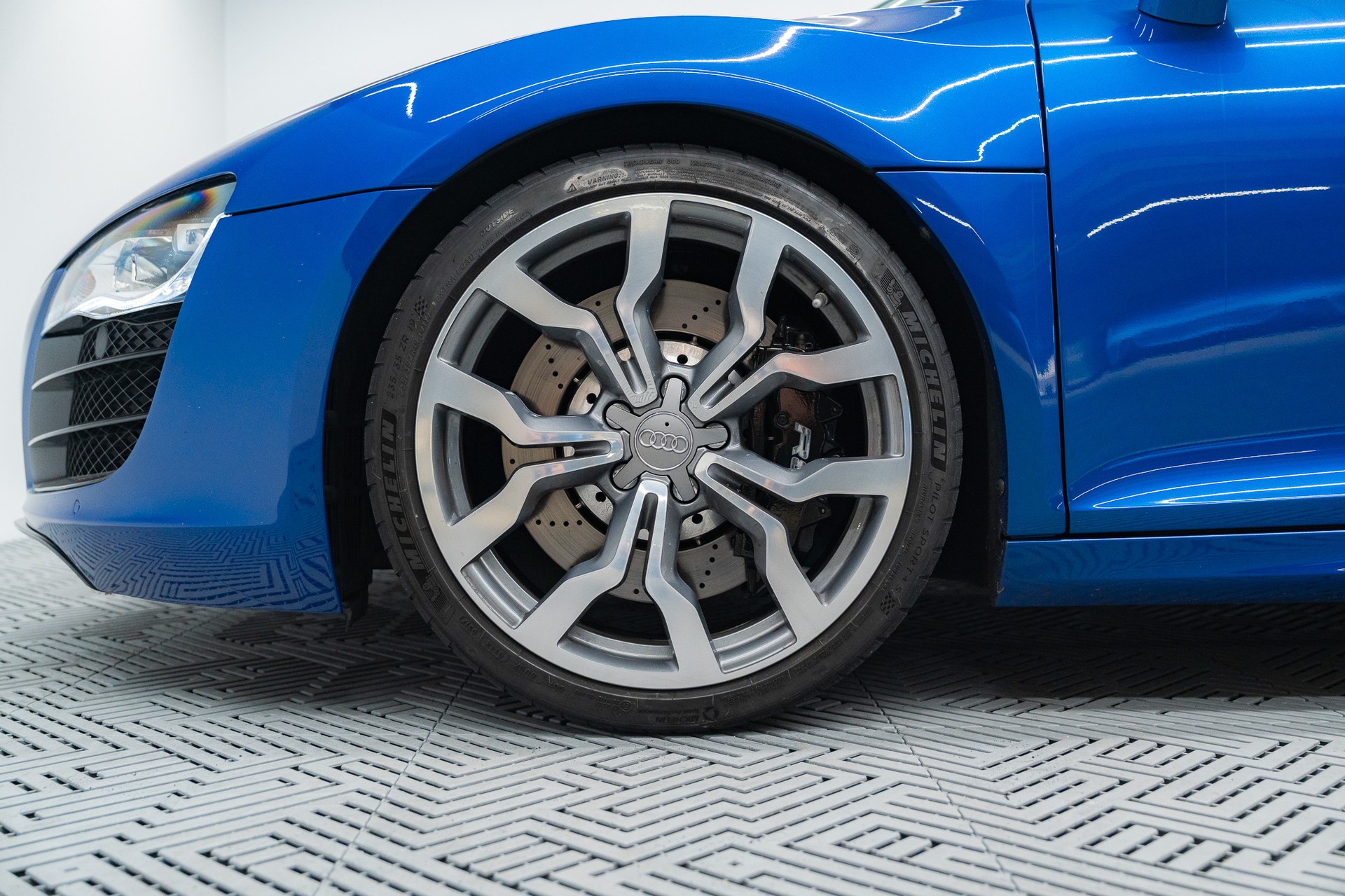 AUDI R8 Coupé 5.2 R-Tronic-image-5