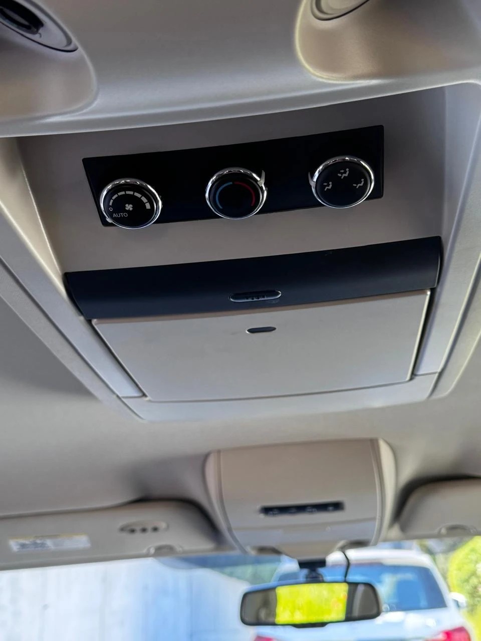 CHRYSLER TOWN COUNTRY LIMITED-image-15
