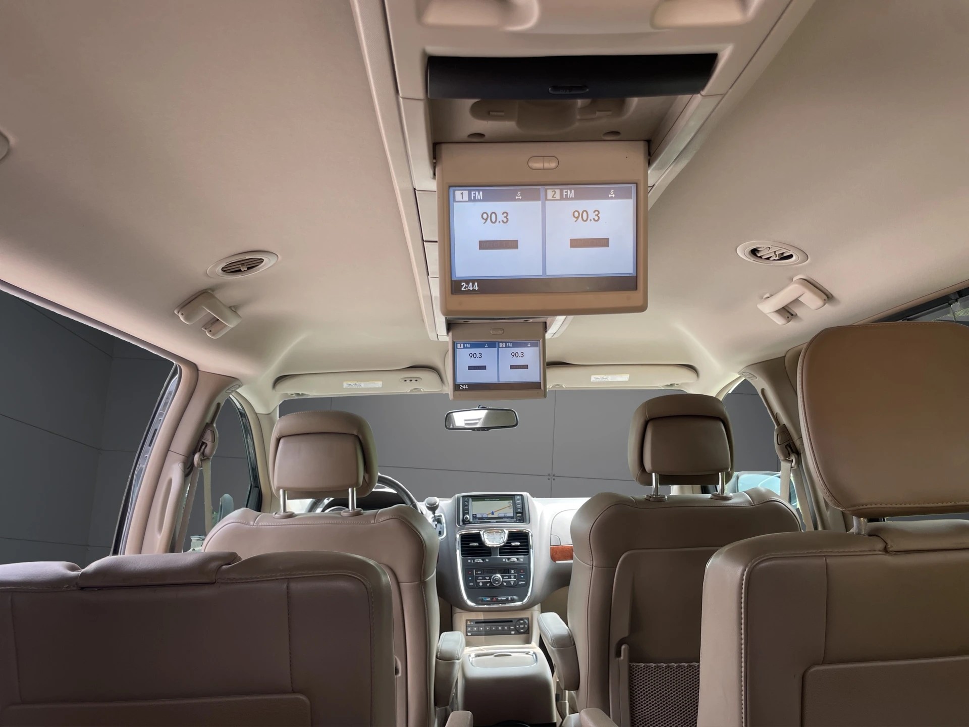 CHRYSLER TOWN COUNTRY LIMITED-image-12