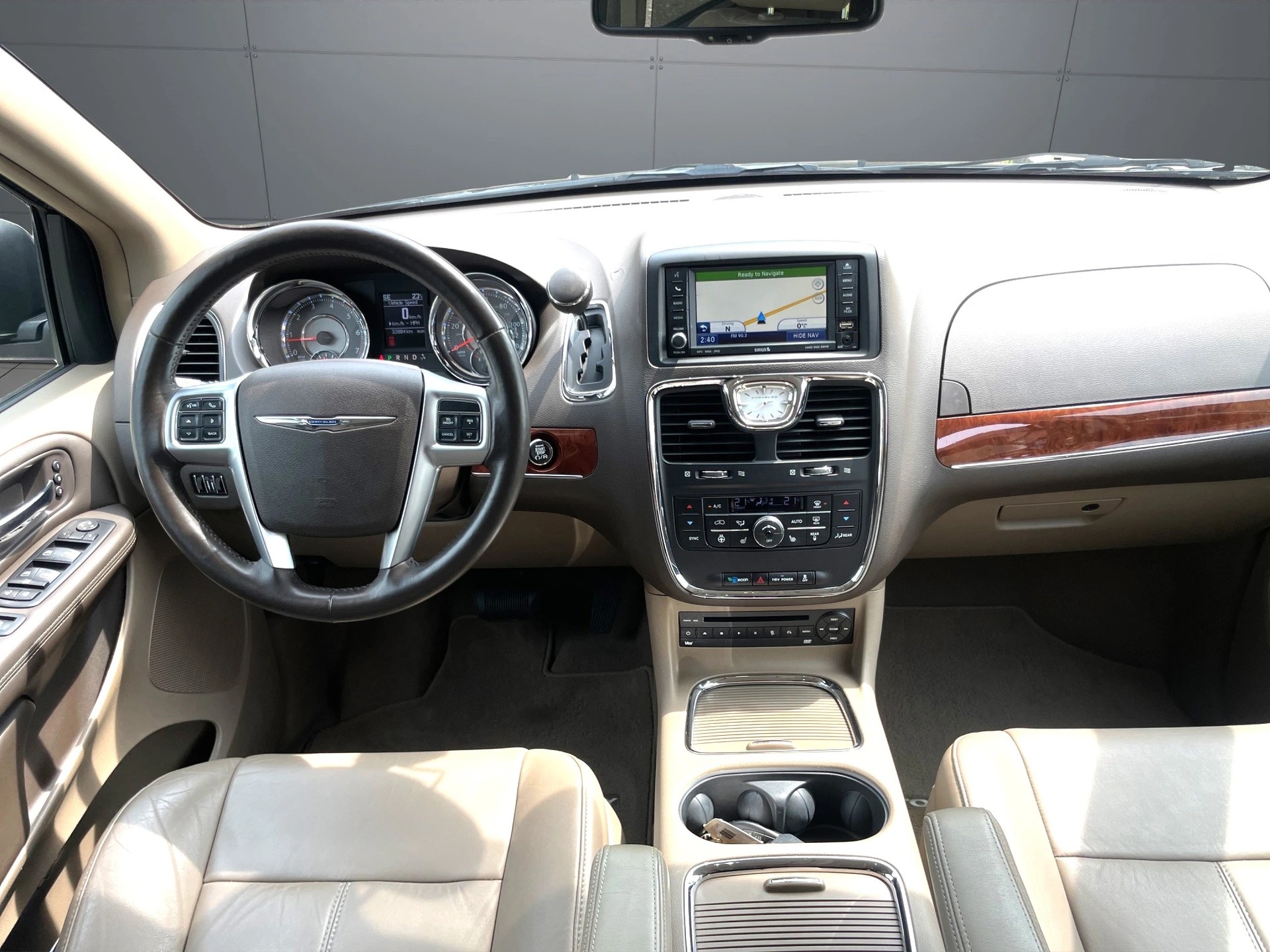 CHRYSLER TOWN COUNTRY LIMITED-image-9