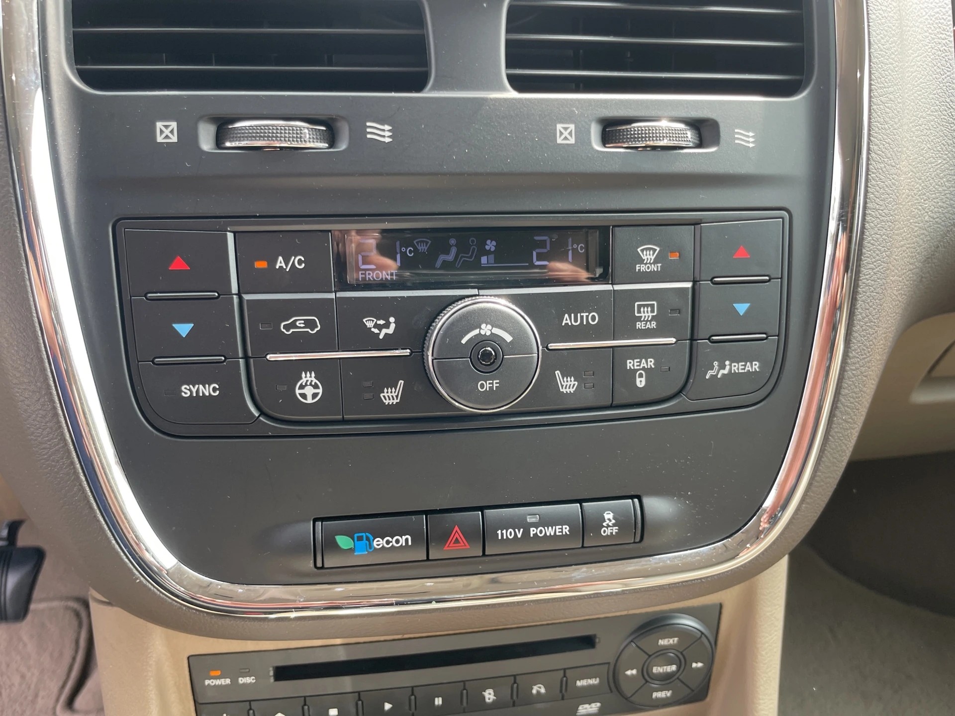 CHRYSLER TOWN COUNTRY LIMITED-image-23