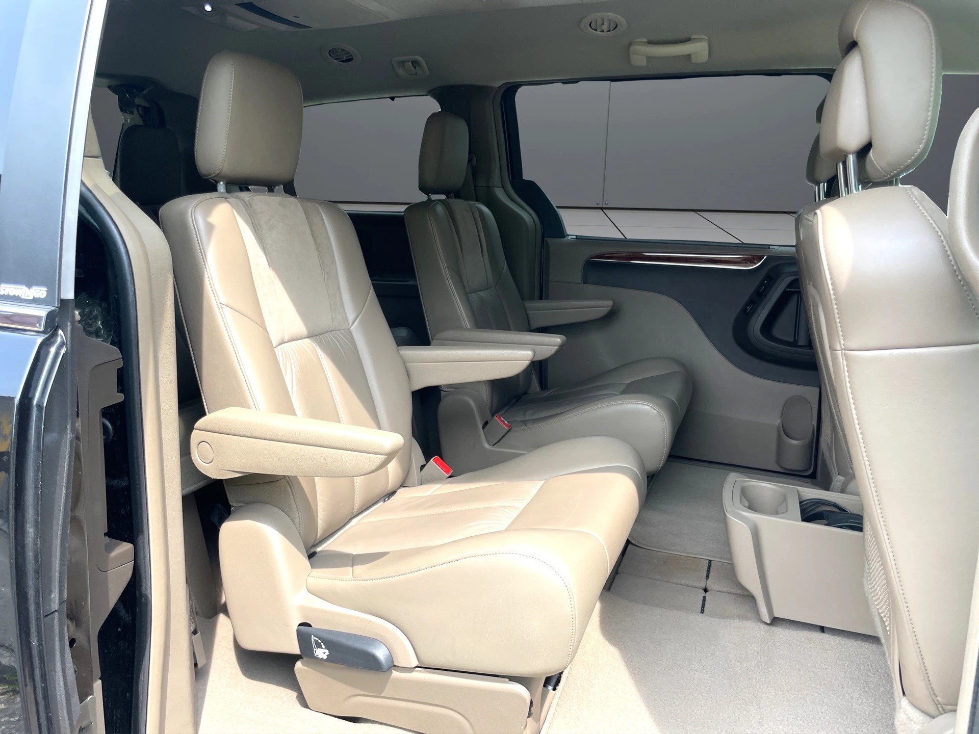 CHRYSLER TOWN COUNTRY LIMITED-image-7