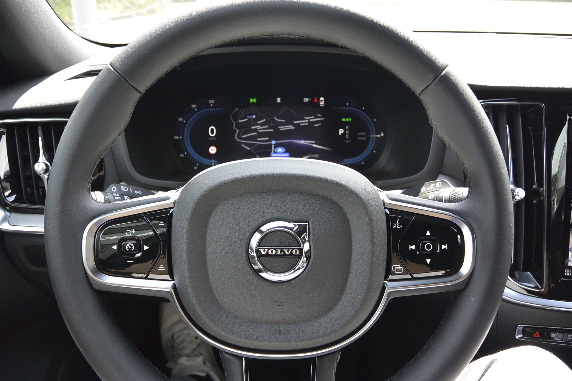 VOLVO V60 2.0 T6 TE Plus Dark eAWD-image-17