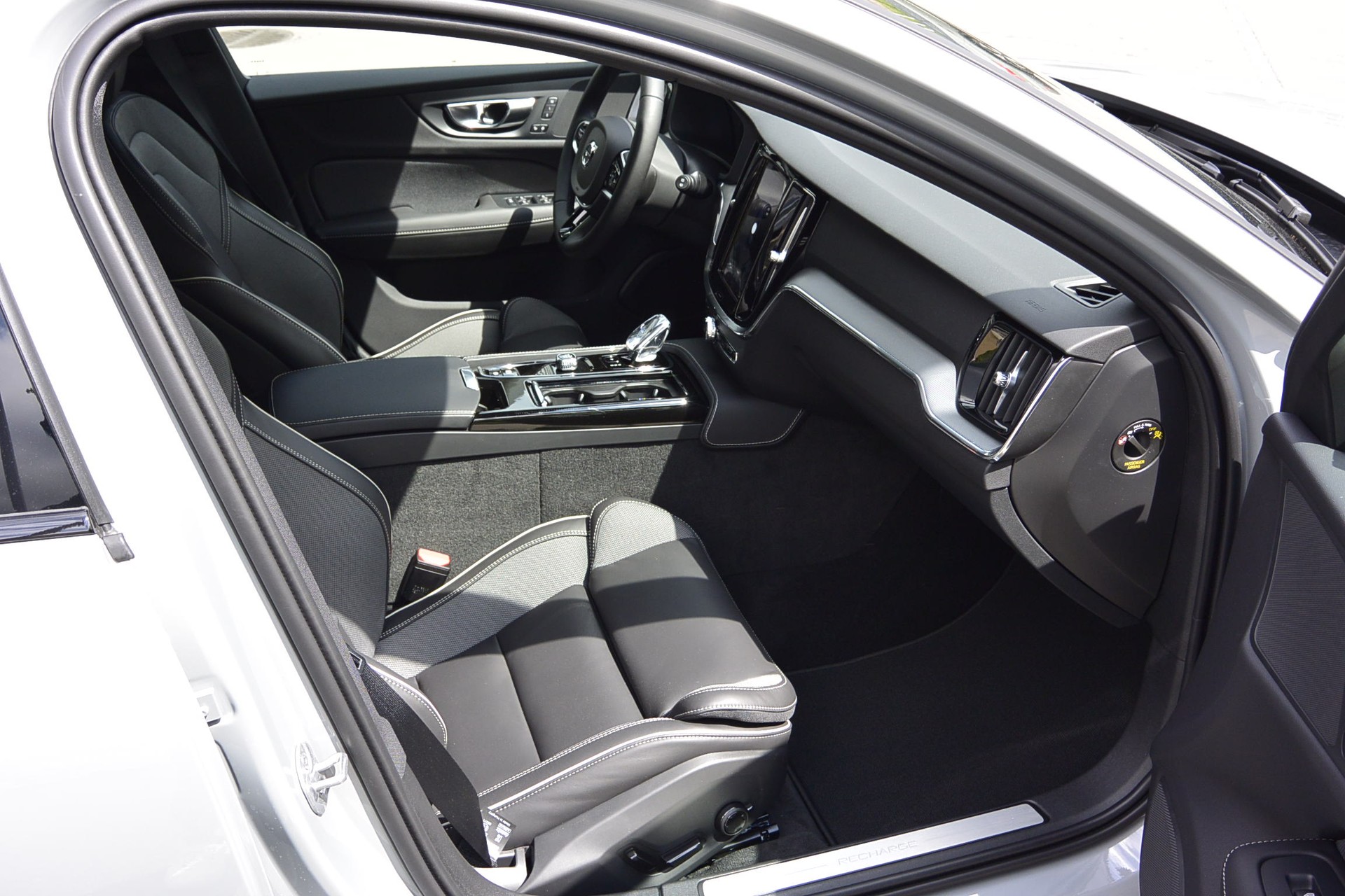 VOLVO V60 2.0 T6 TE Plus Dark eAWD-image-6