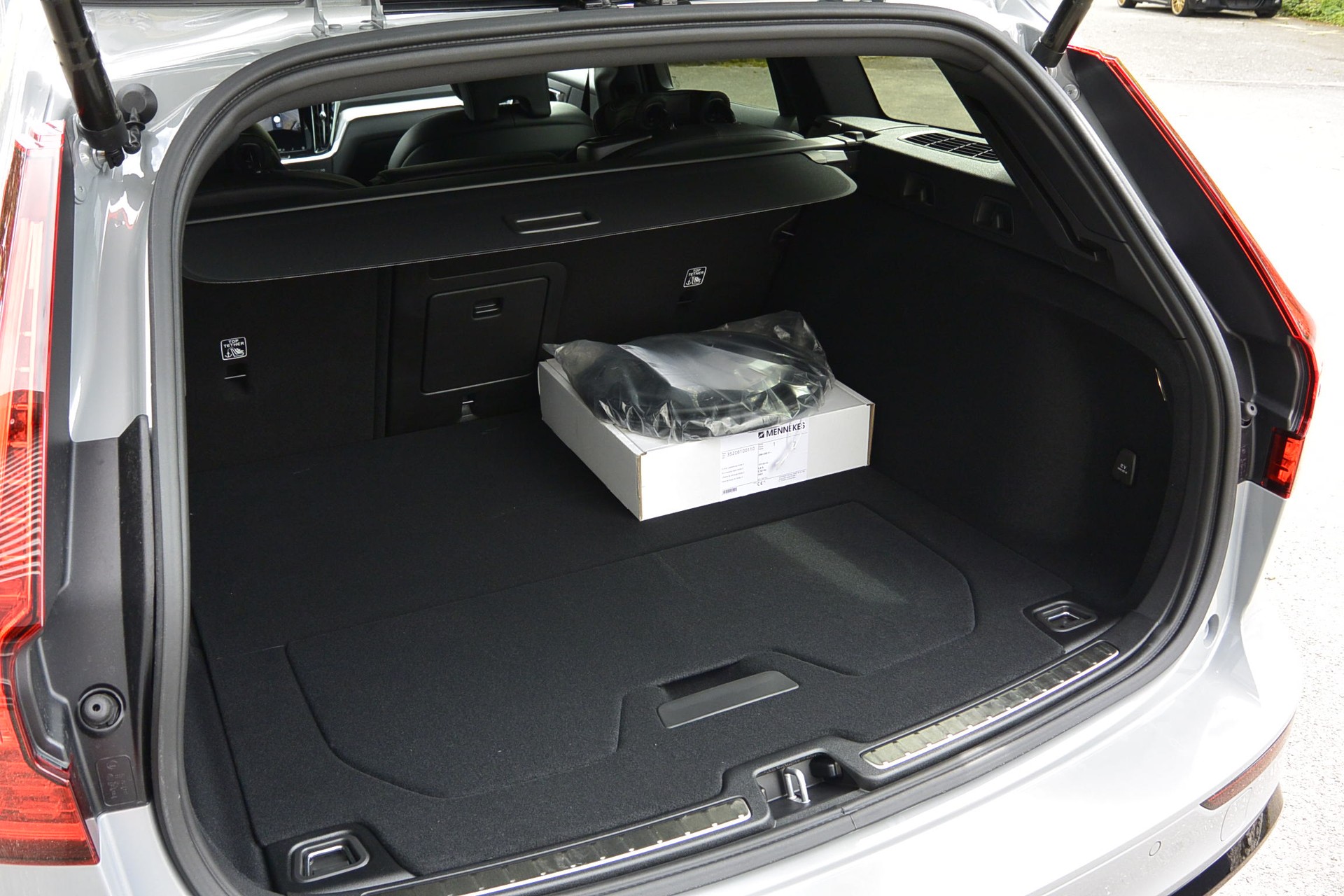 VOLVO V60 2.0 T6 TE Plus Dark eAWD-image-9
