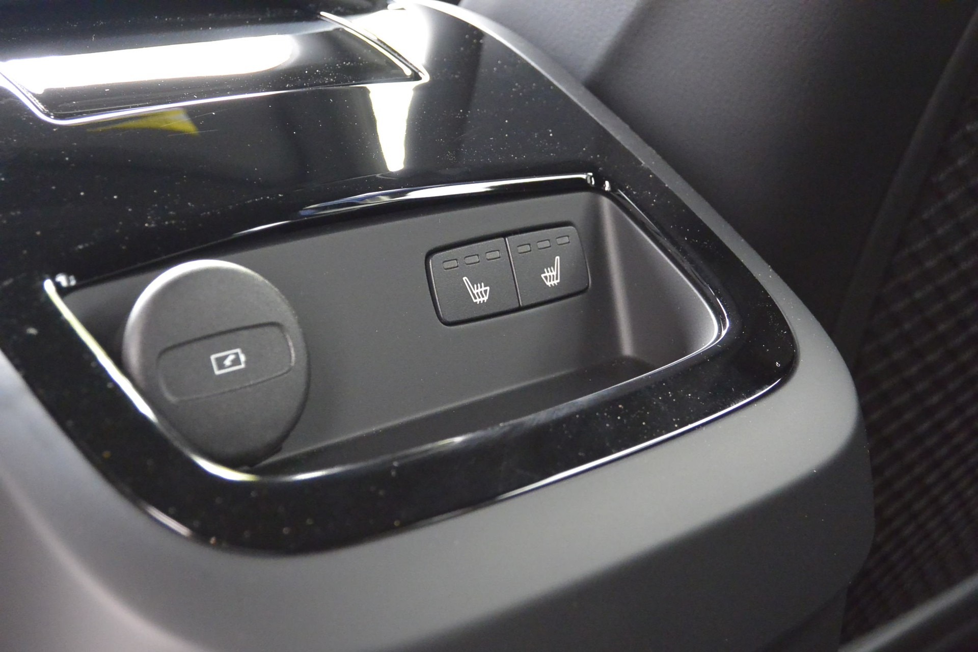 VOLVO V60 2.0 T6 TE Plus Dark eAWD-image-11