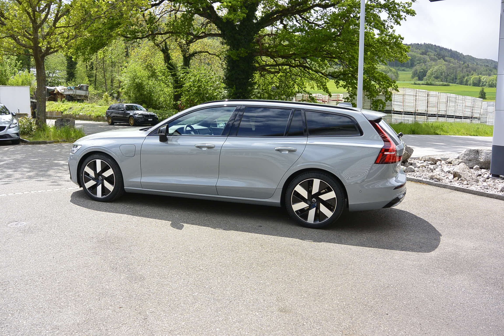 VOLVO V60 2.0 T6 TE Plus Dark eAWD-image-4