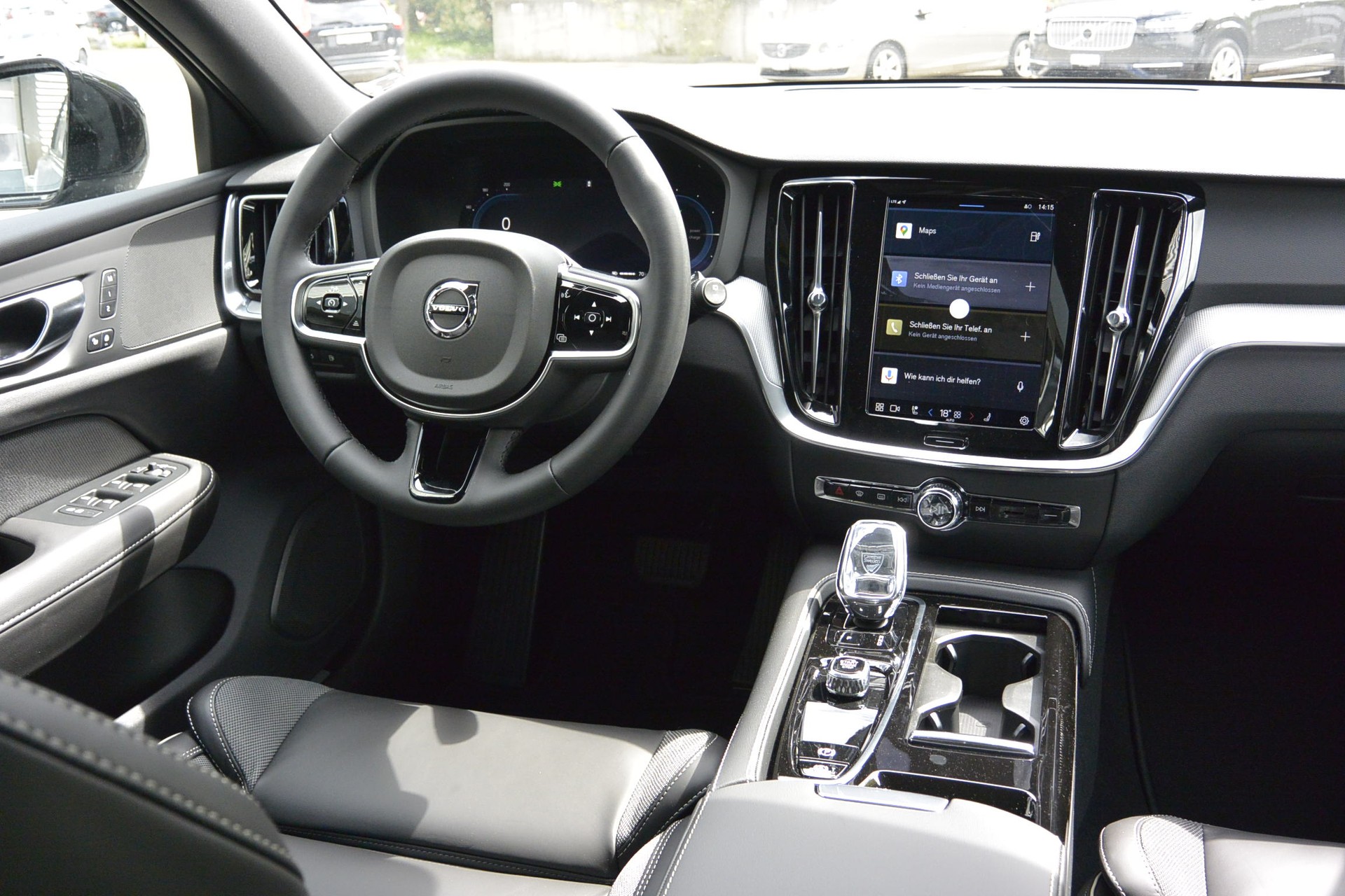 VOLVO V60 2.0 T6 TE Plus Dark eAWD-image-12